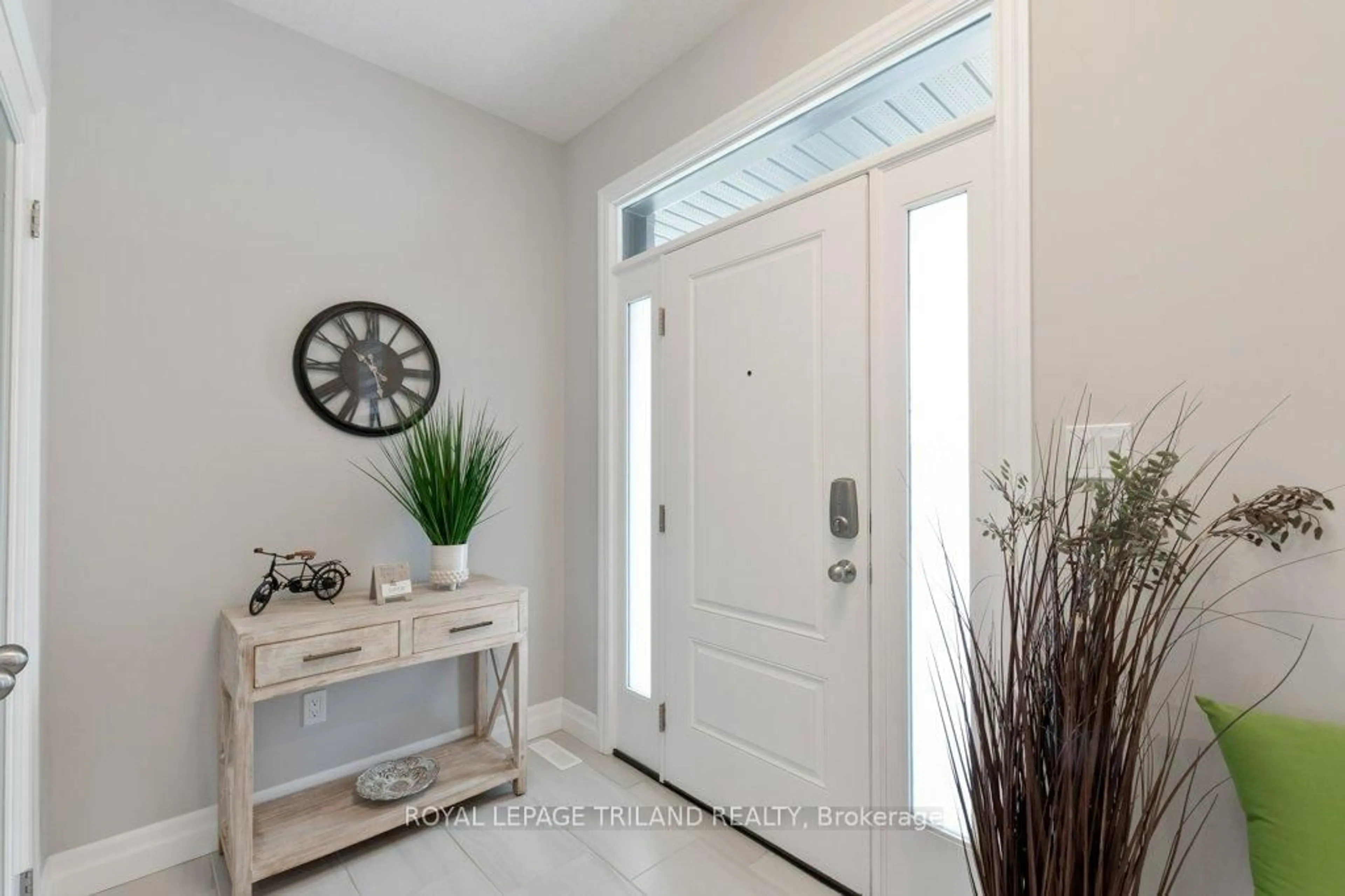 Indoor entryway for 252 Renaissance Dr, St. Thomas Ontario N5R 0P9