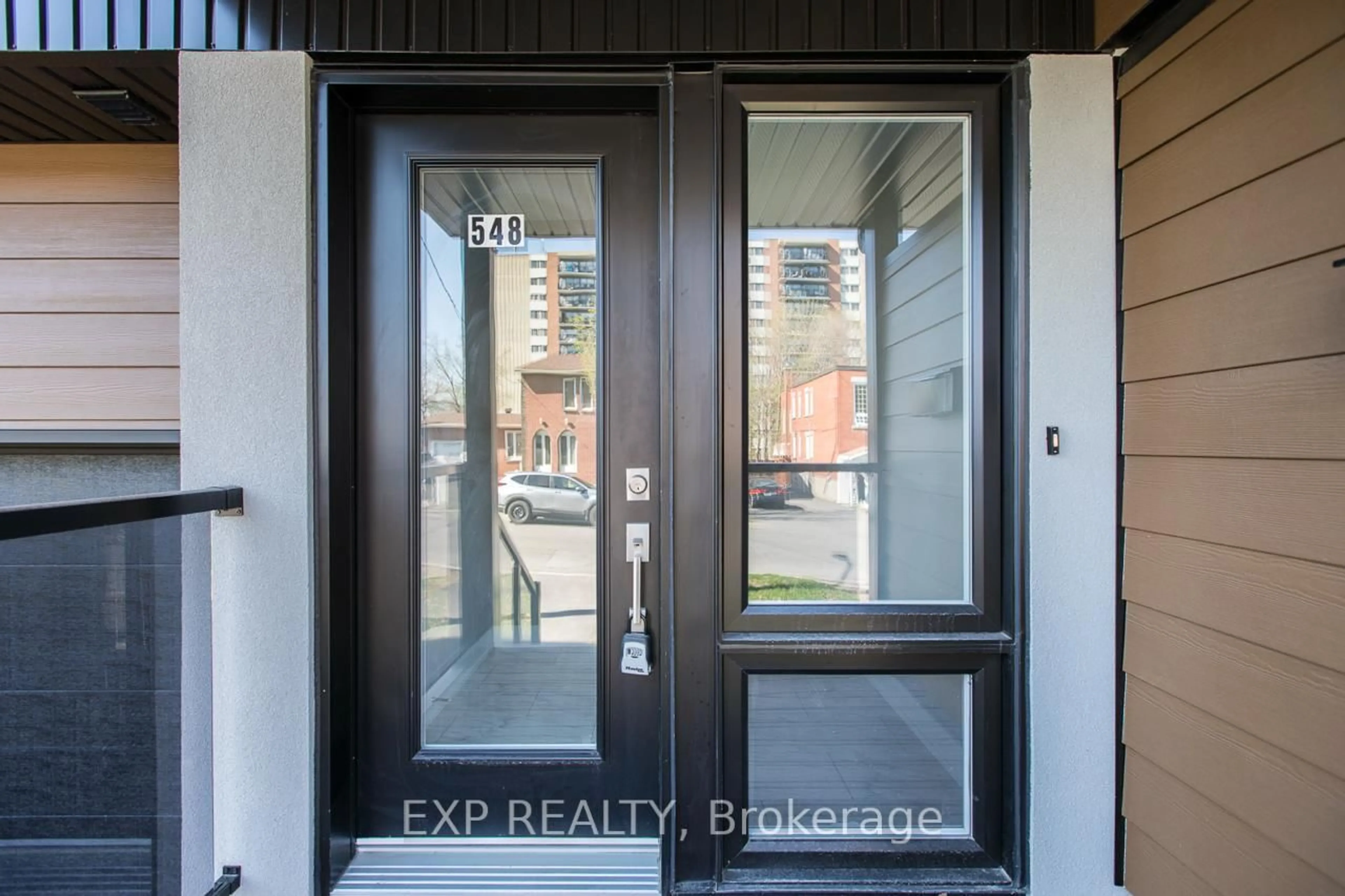 Indoor entryway for 548 Guy St, Ottawa Ontario K1K 1B9