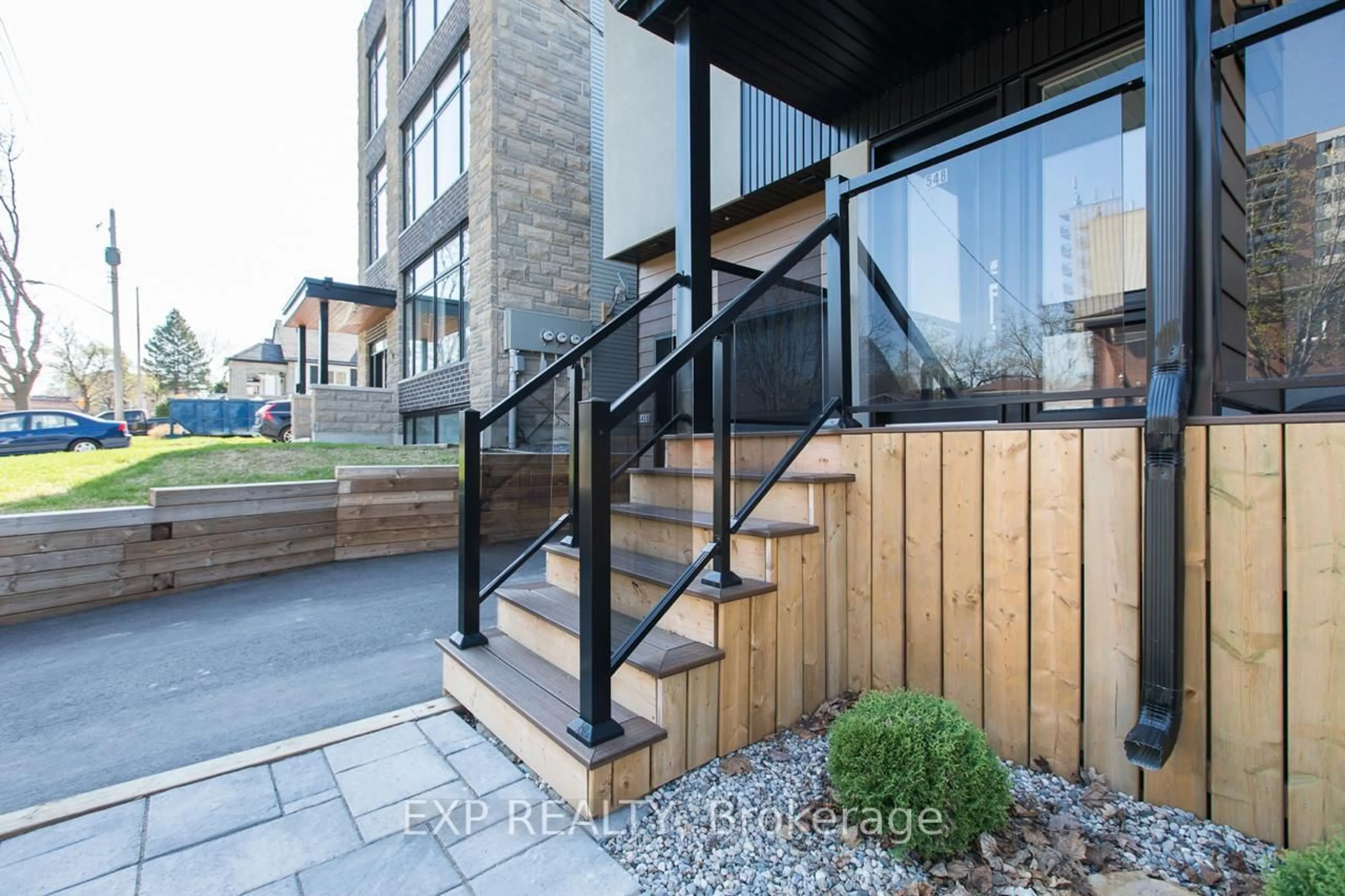 Unknown for 548 Guy St, Ottawa Ontario K1K 1B9