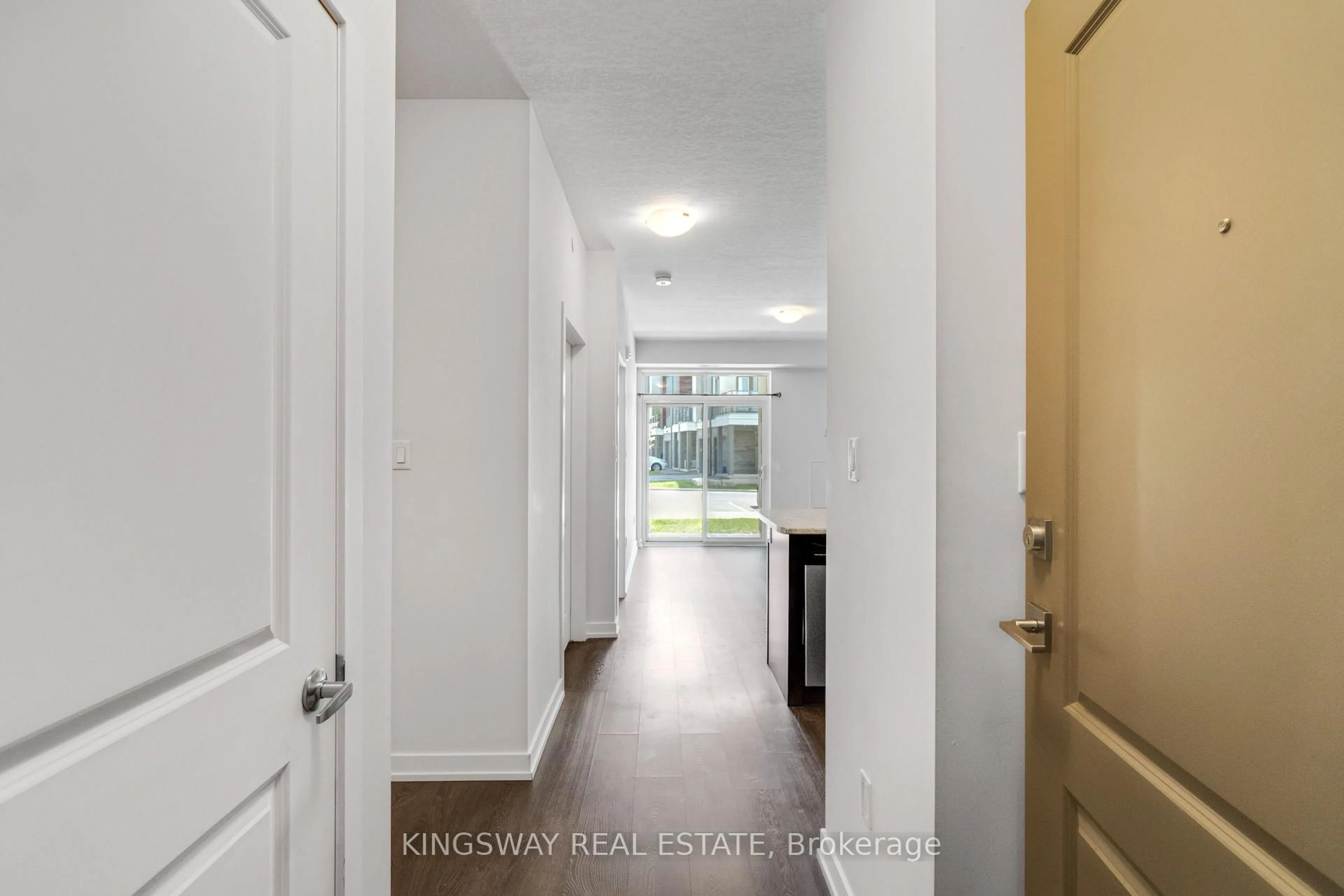 Indoor entryway for 125 Shoreview Pl #109, Hamilton Ontario L8E 0K3