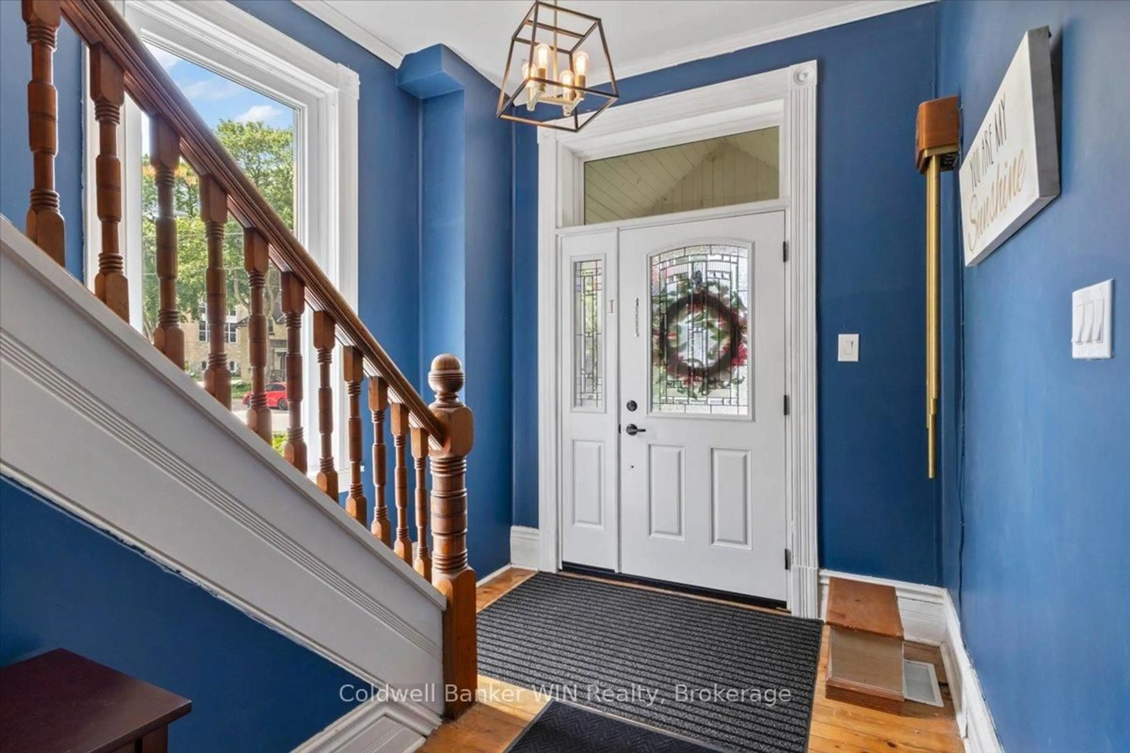 Indoor entryway for 95 John St, Minto Ontario N0G 1Z0