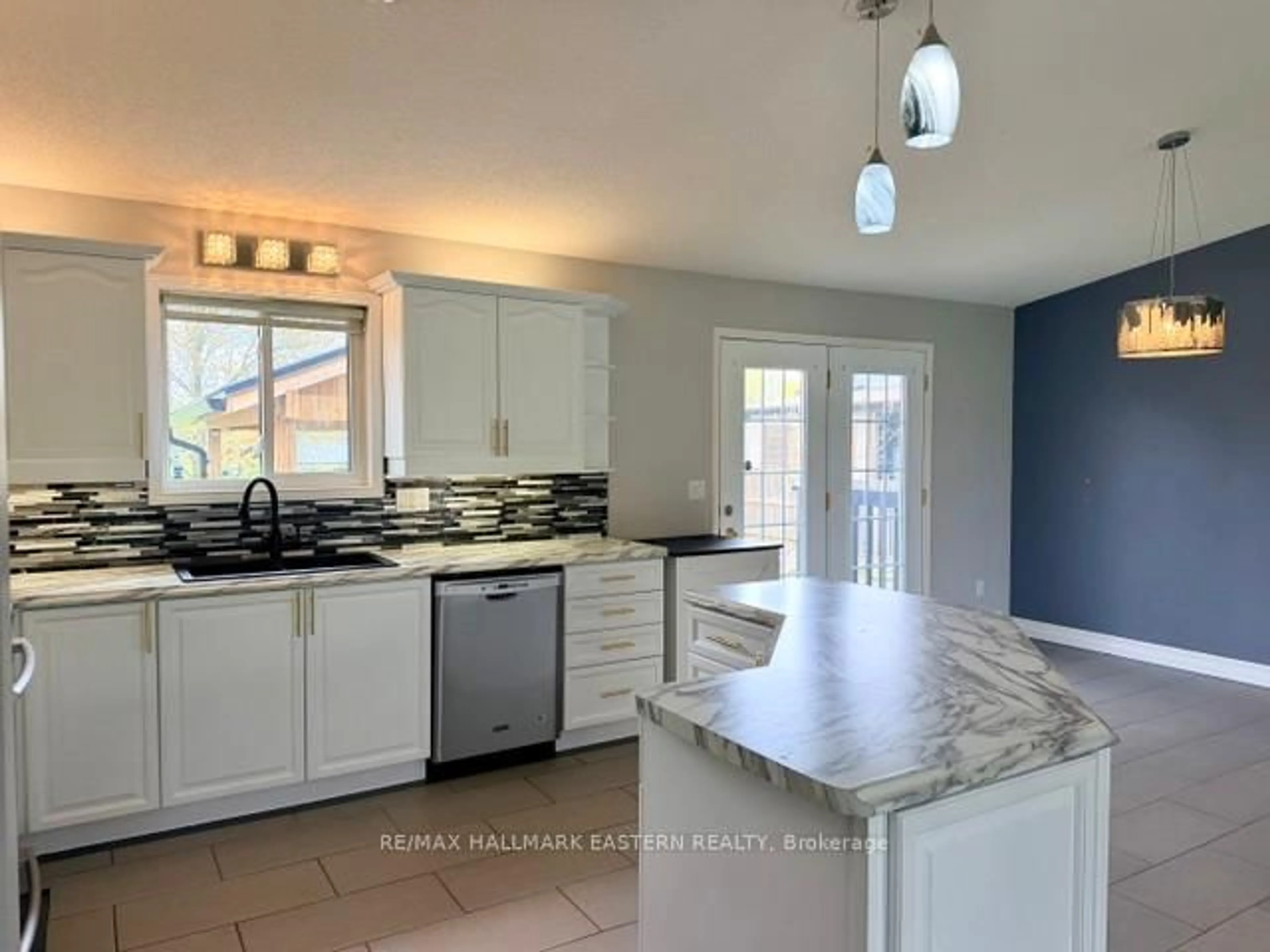 Open concept kitchen, ceramic/tile floor for 28 Grant Dr, Kawartha Lakes Ontario K0M 2M0