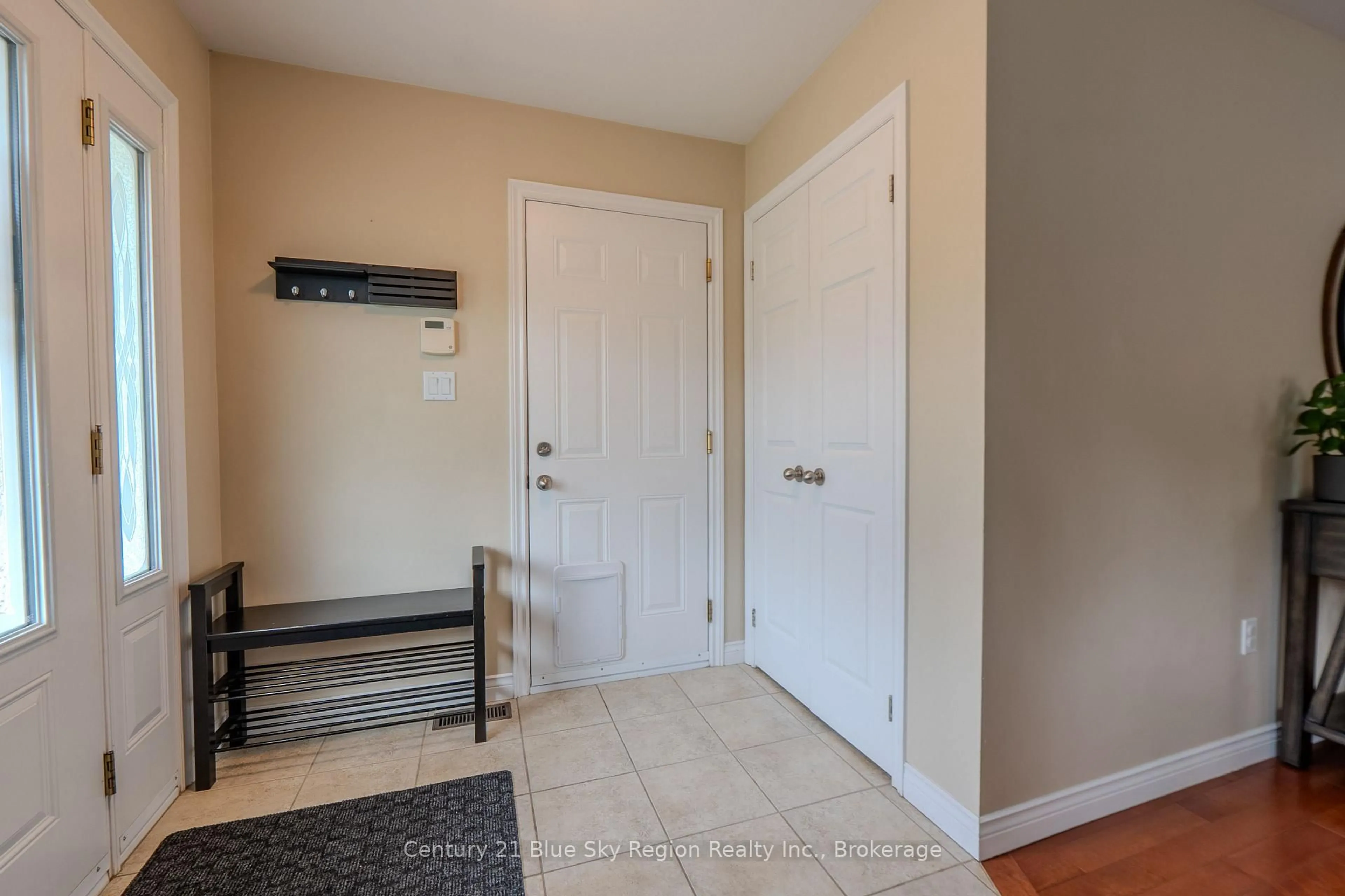 Indoor entryway for 73 Mariah St, North Bay Ontario P1A 4M6