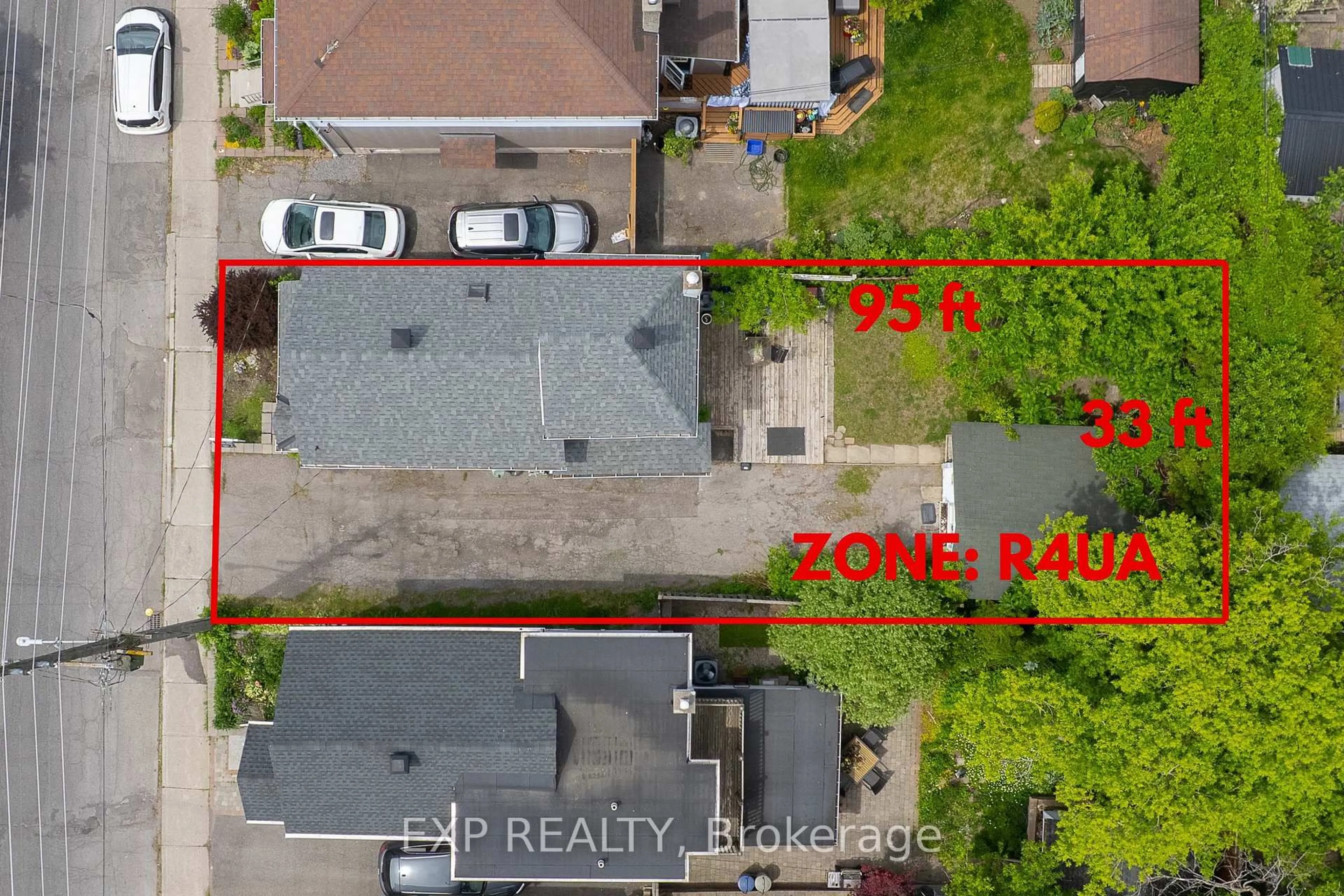 A pic from outside/outdoor area/front of a property/back of a property/a pic from drone, street for 323 Montfort St, Ottawa Ontario K1L 5N5