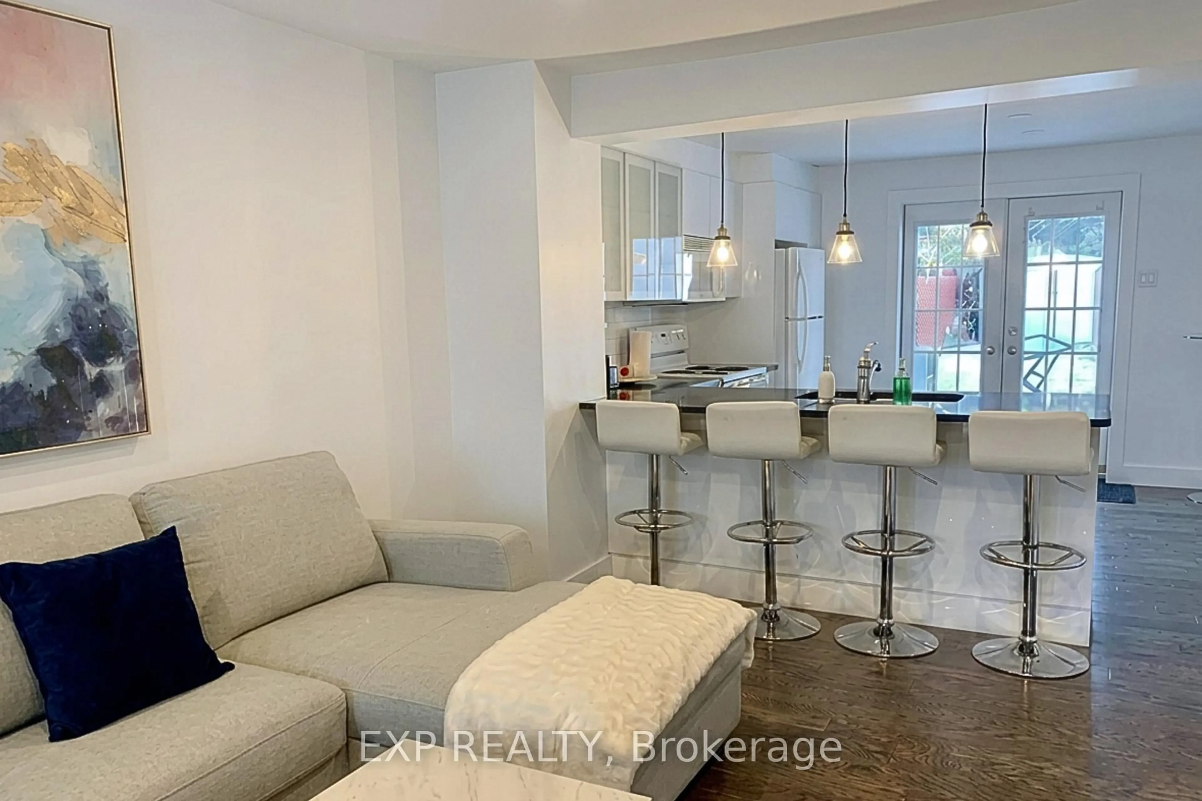Unknown for 323 Montfort St, Ottawa Ontario K1L 5N5