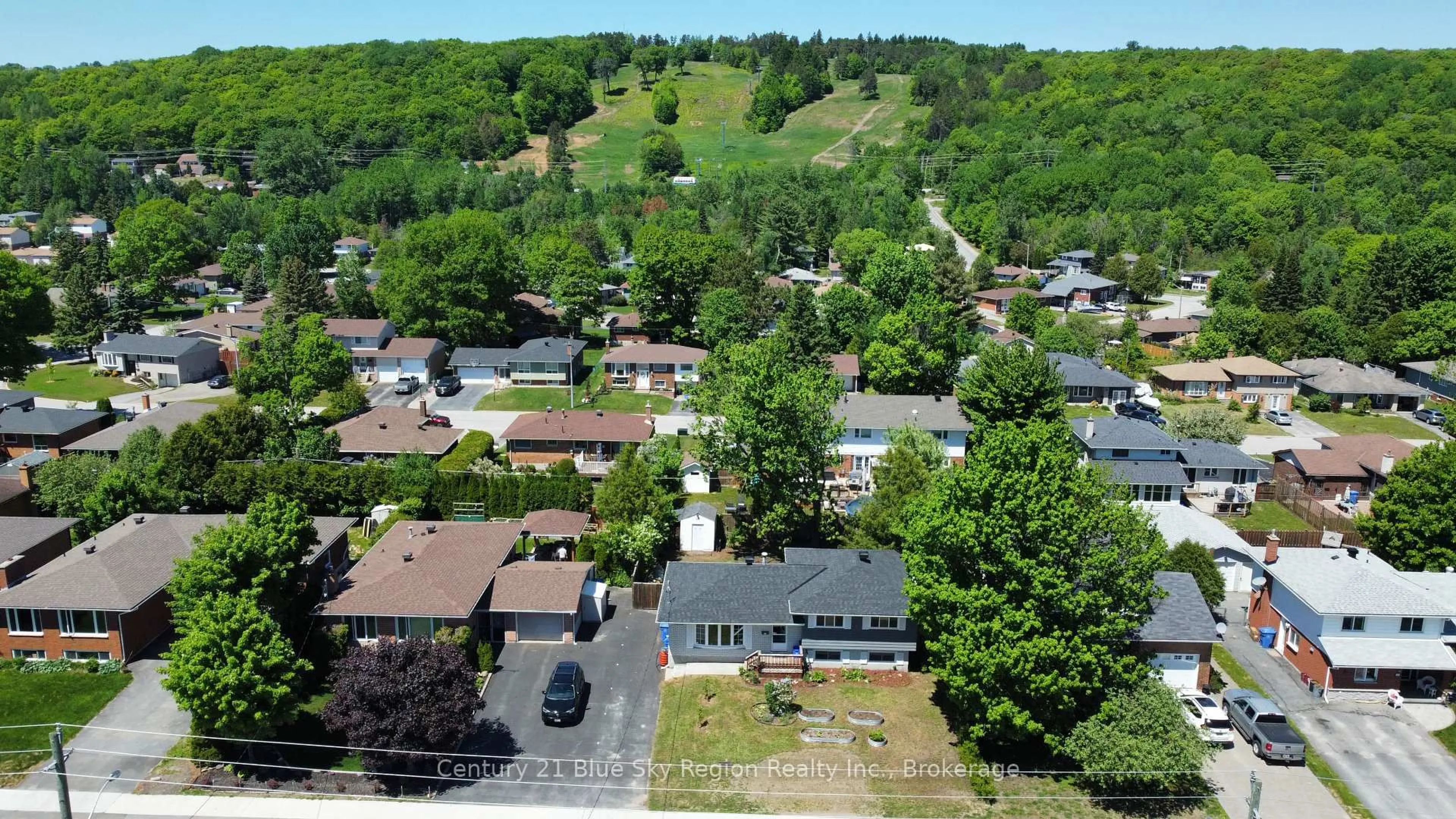 A pic from outside/outdoor area/front of a property/back of a property/a pic from drone, street for 648 Norman Ave, North Bay Ontario P1B 8B9