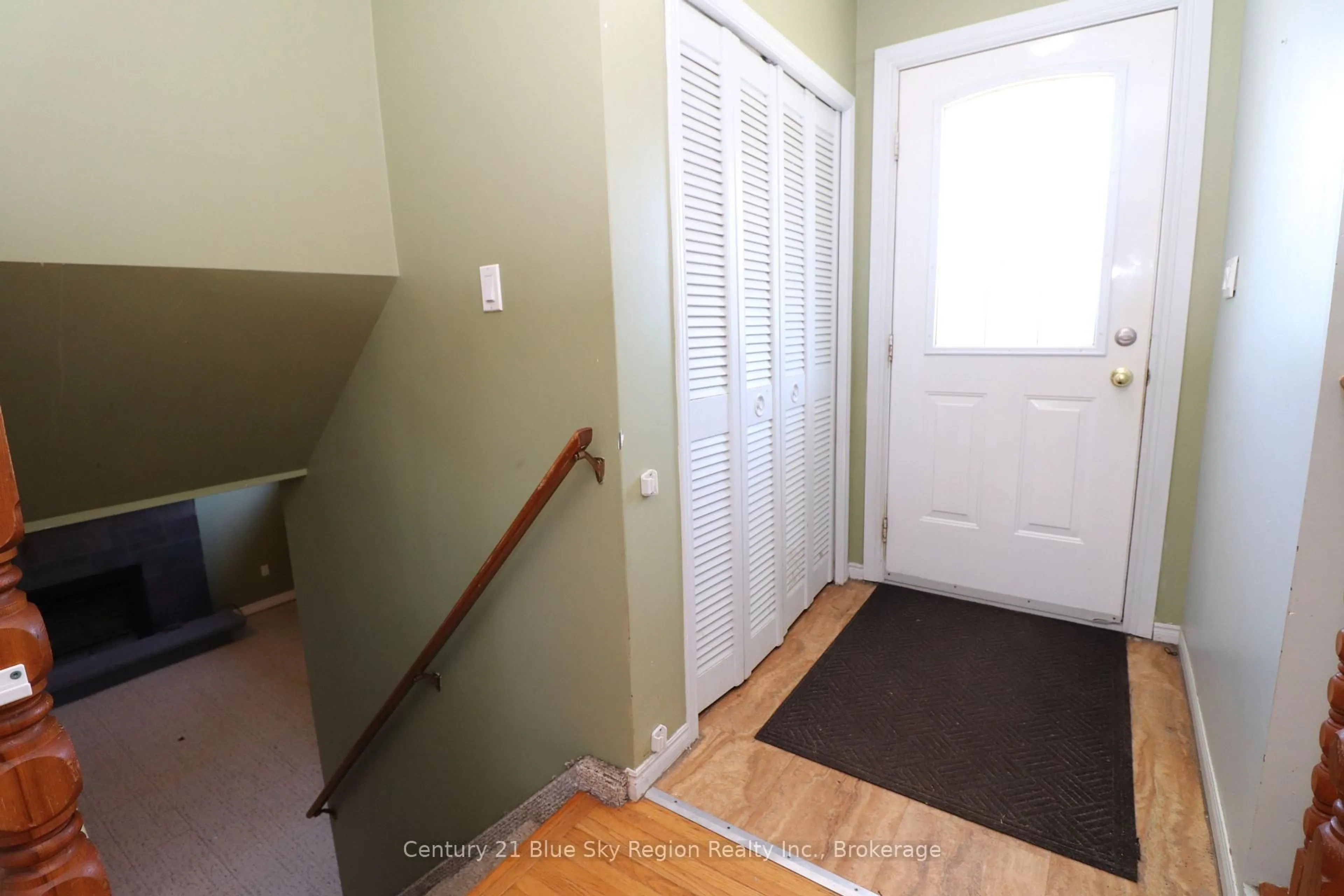 Indoor entryway for 648 Norman Ave, North Bay Ontario P1B 8B9
