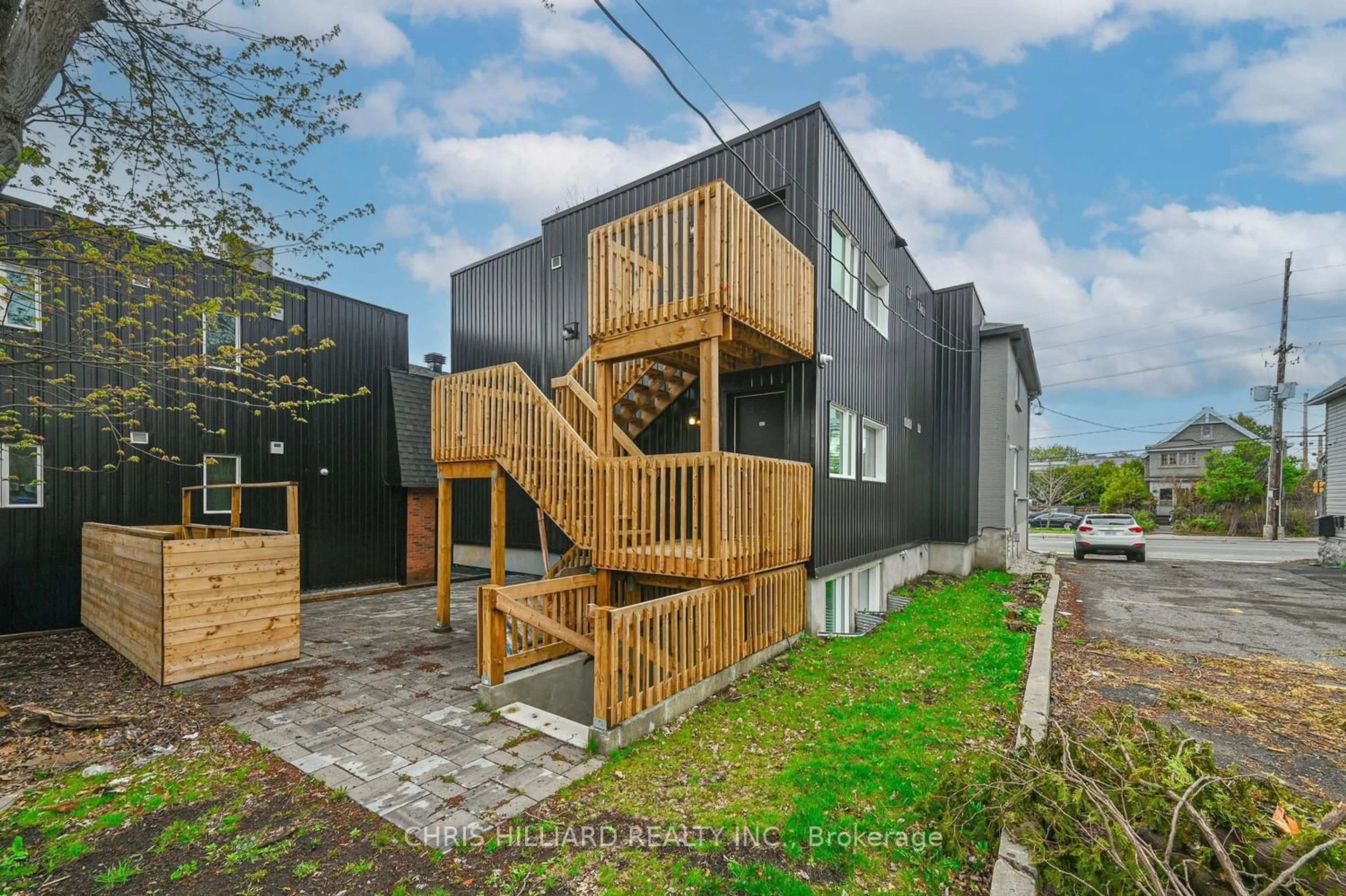 A pic from outside/outdoor area/front of a property/back of a property/a pic from drone, building for 216 Mcarthur Ave, Ottawa Ontario K1L 6P5