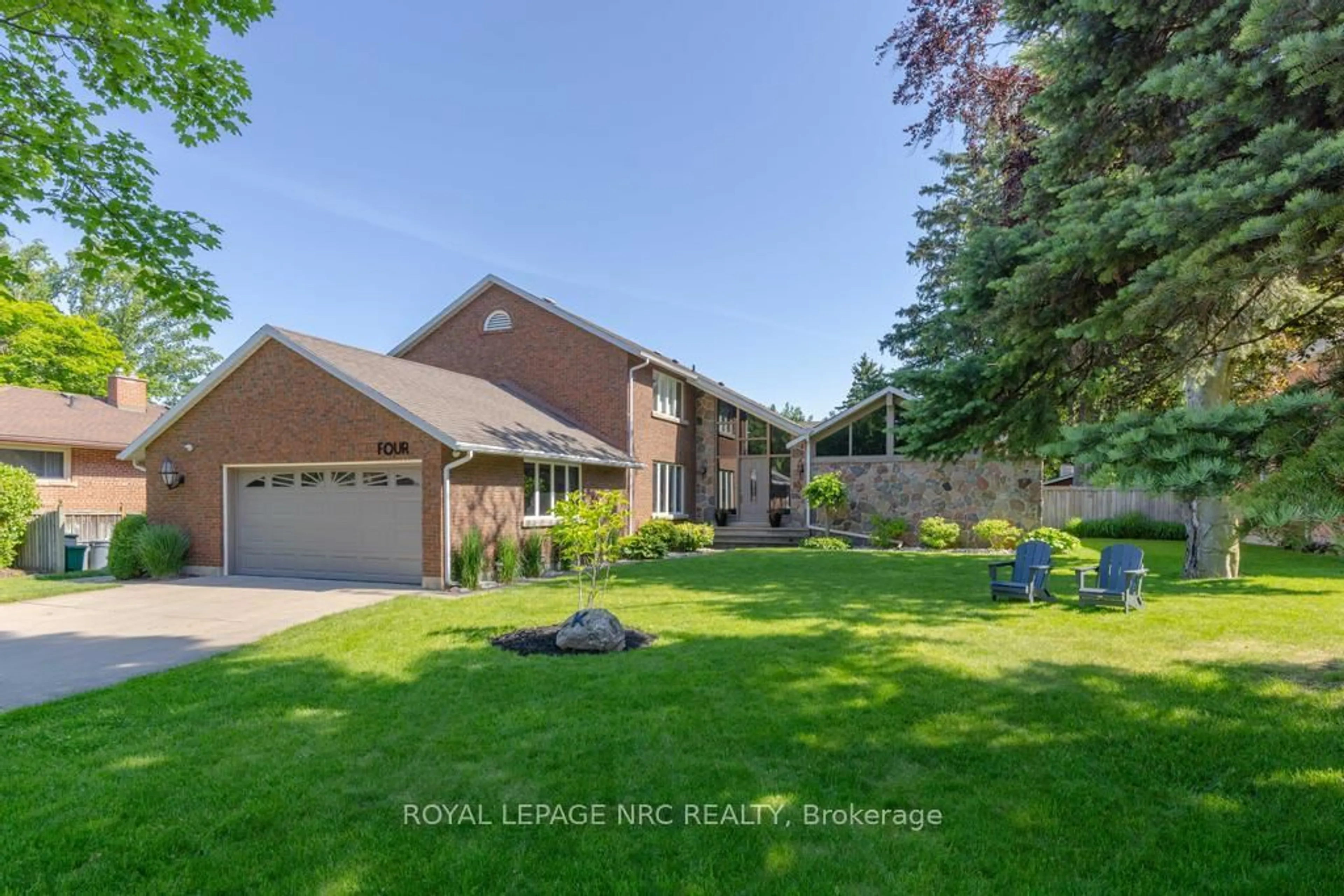 A pic from outside/outdoor area/front of a property/back of a property/a pic from drone, water/lake/river/ocean view for 4 Maplewood Dr, St. Catharines Ontario L2M 3P1
