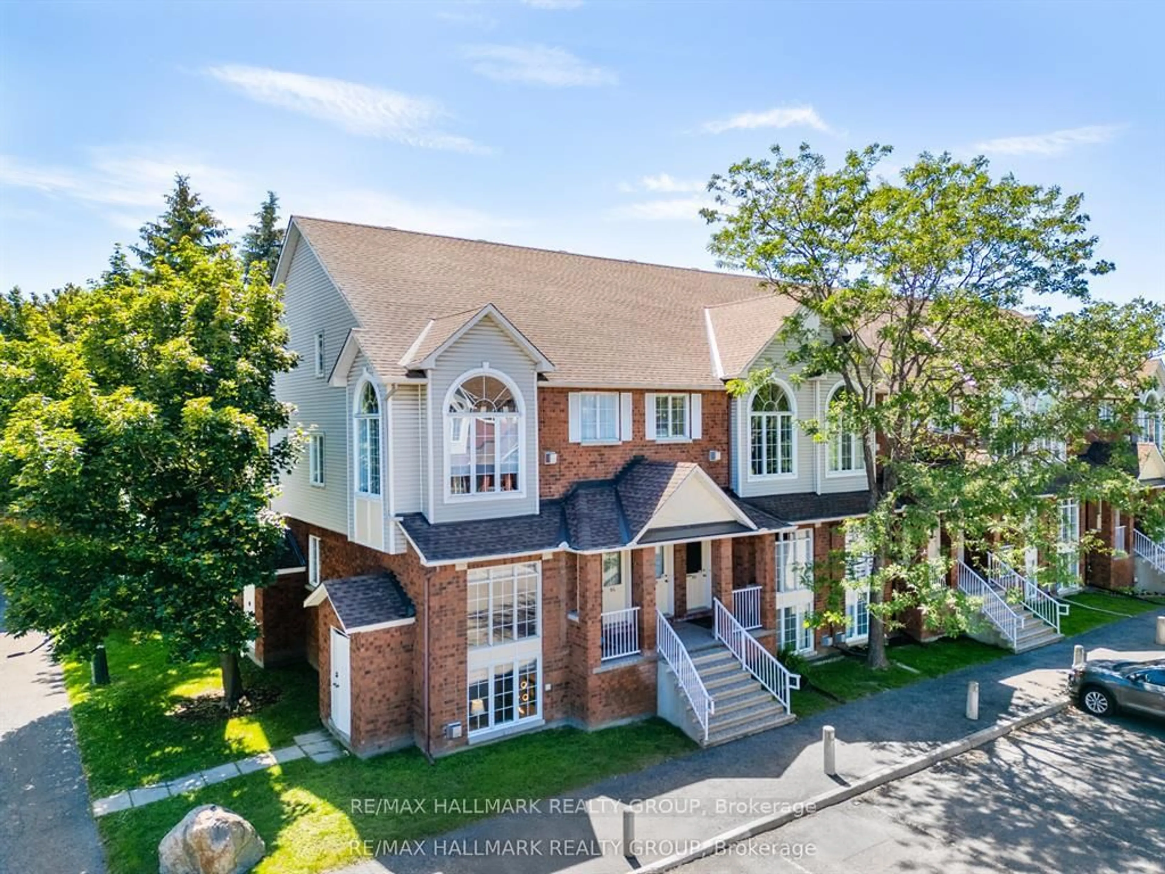 A pic from outside/outdoor area/front of a property/back of a property/a pic from drone, unknown for 82 Briston Private, Ottawa Ontario K1G 5P6