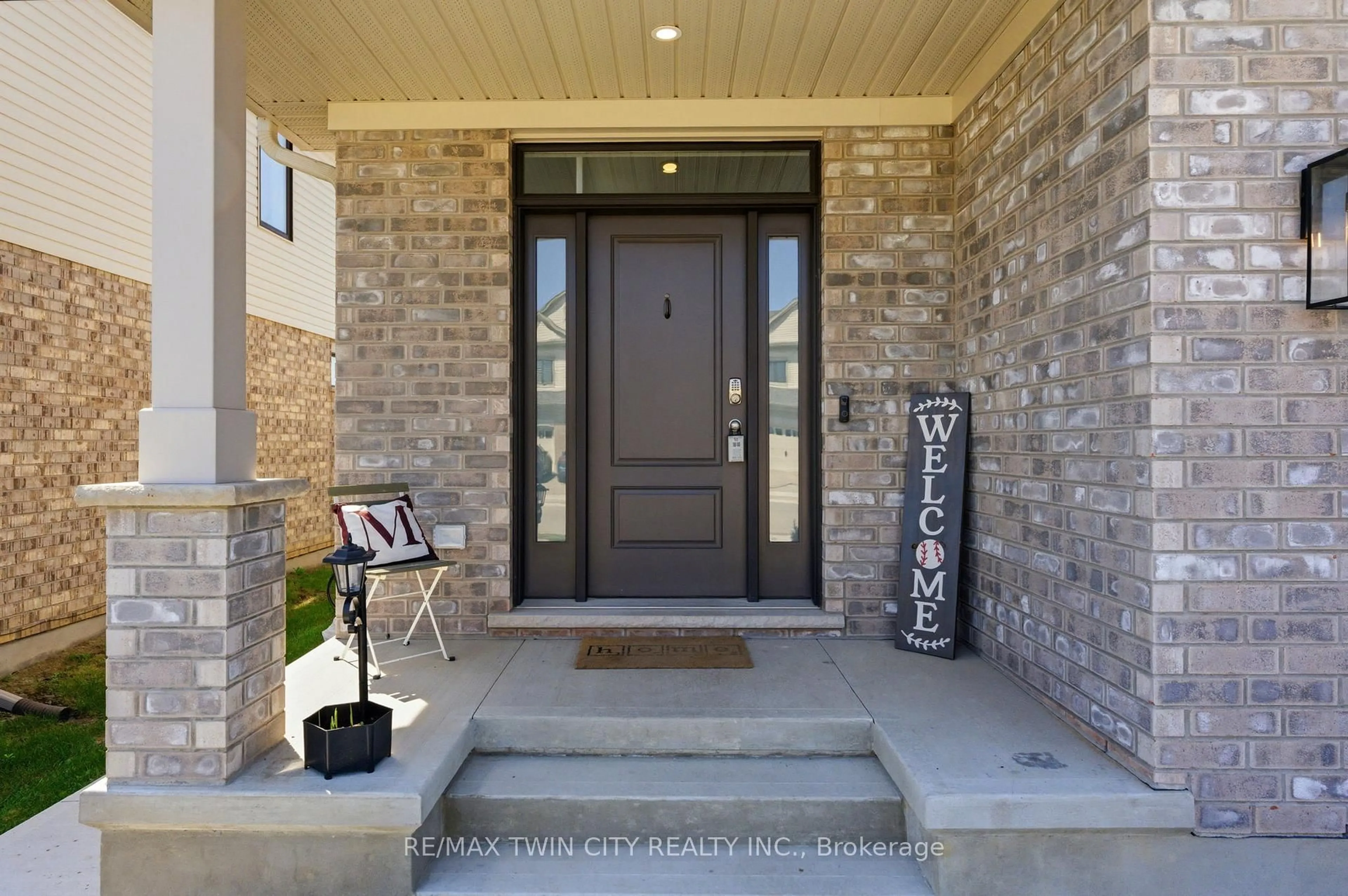 Indoor entryway for 52 Braun Ave, Tillsonburg Ontario N4G 0K5