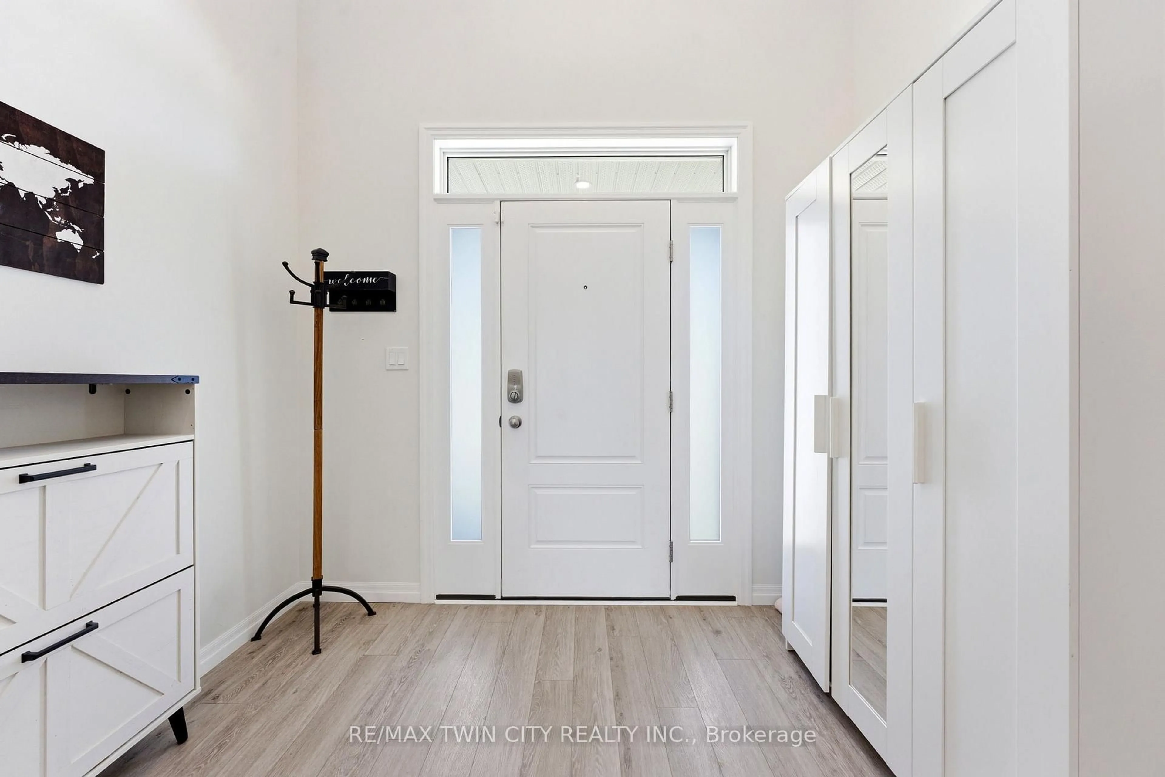 Indoor entryway for 52 Braun Ave, Tillsonburg Ontario N4G 0K5