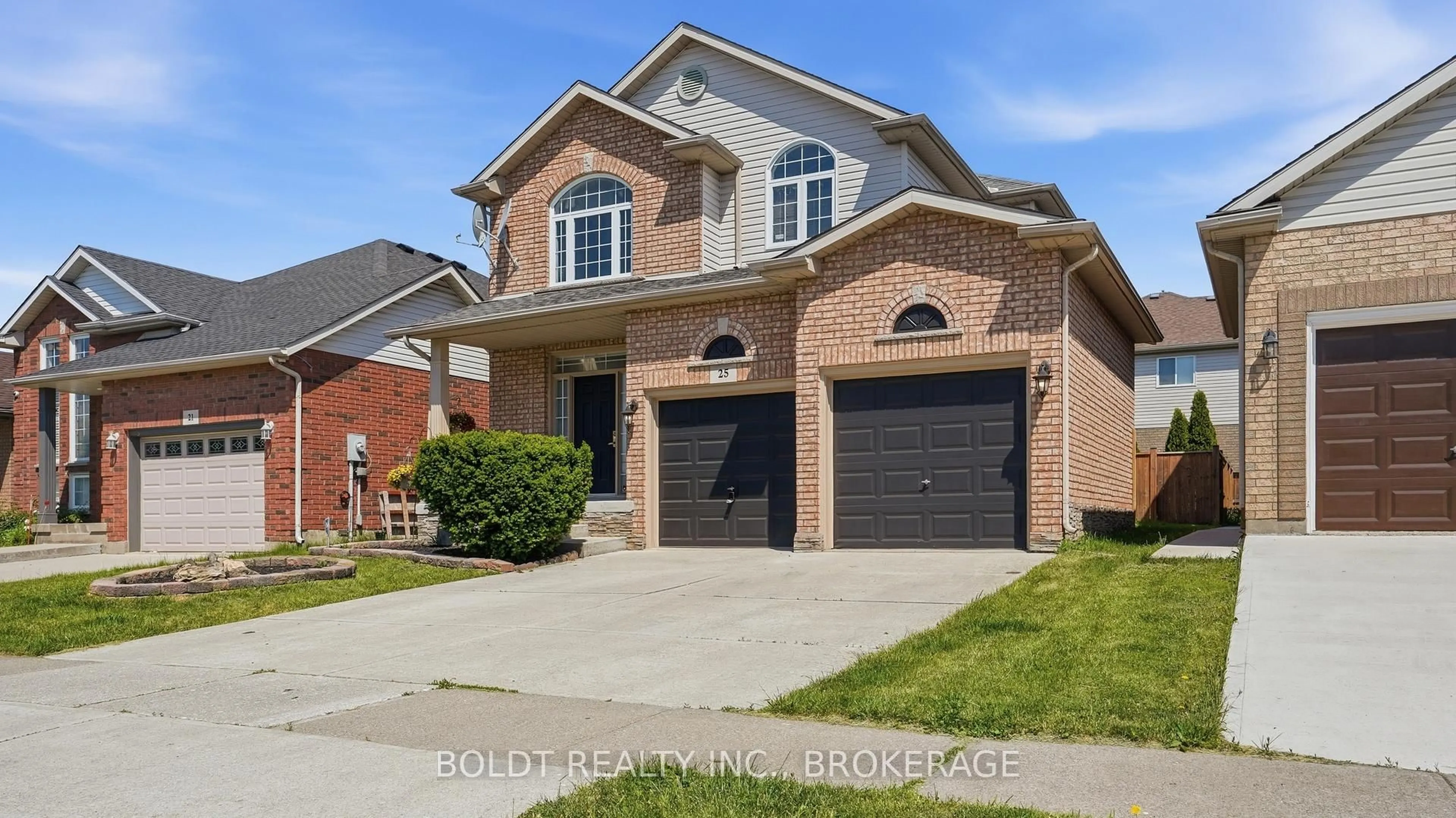 Home with brick exterior material, street for 25 Summers Dr, Thorold Ontario L2V 5C4