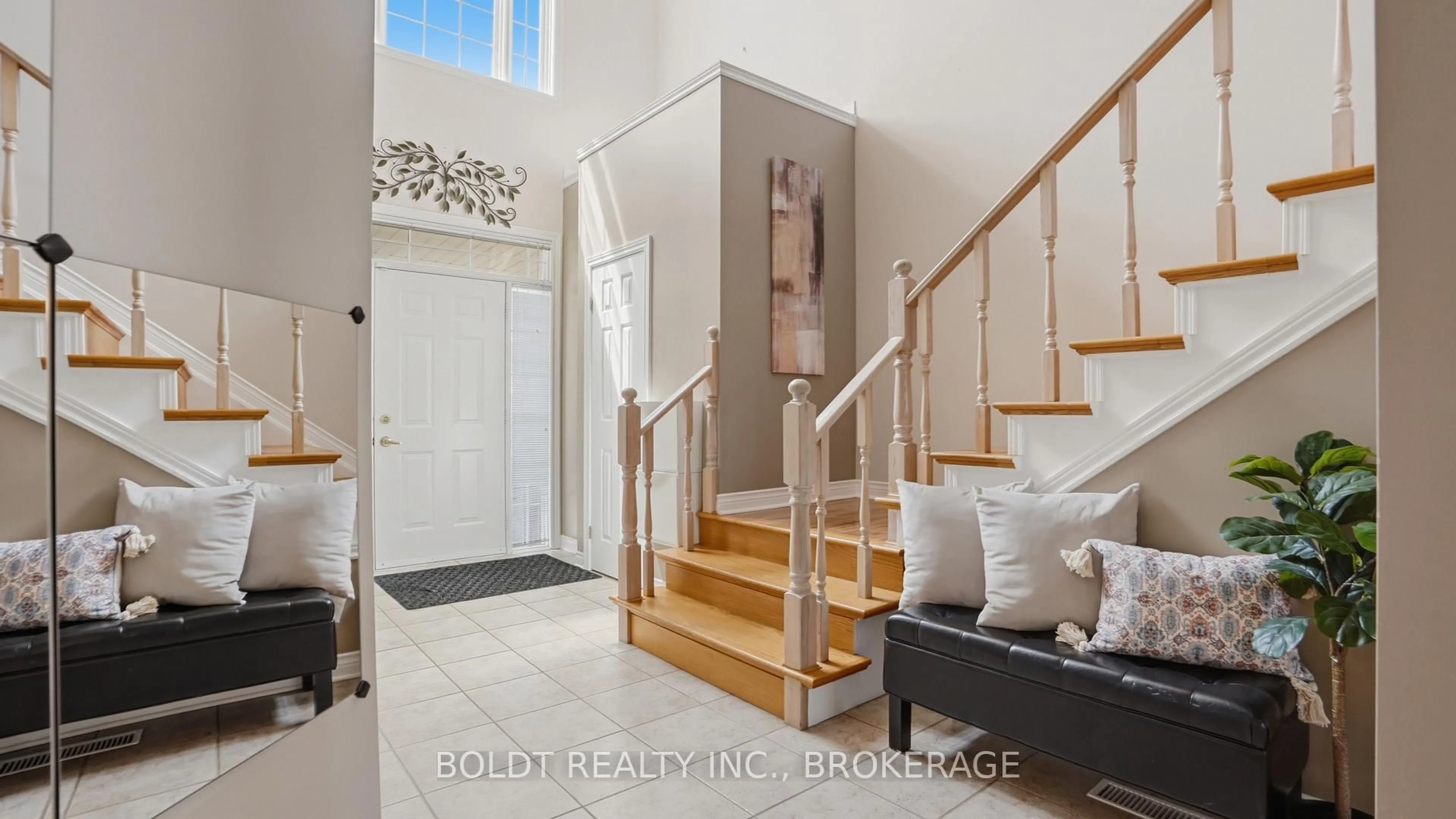 Indoor entryway for 25 Summers Dr, Thorold Ontario L2V 5C4