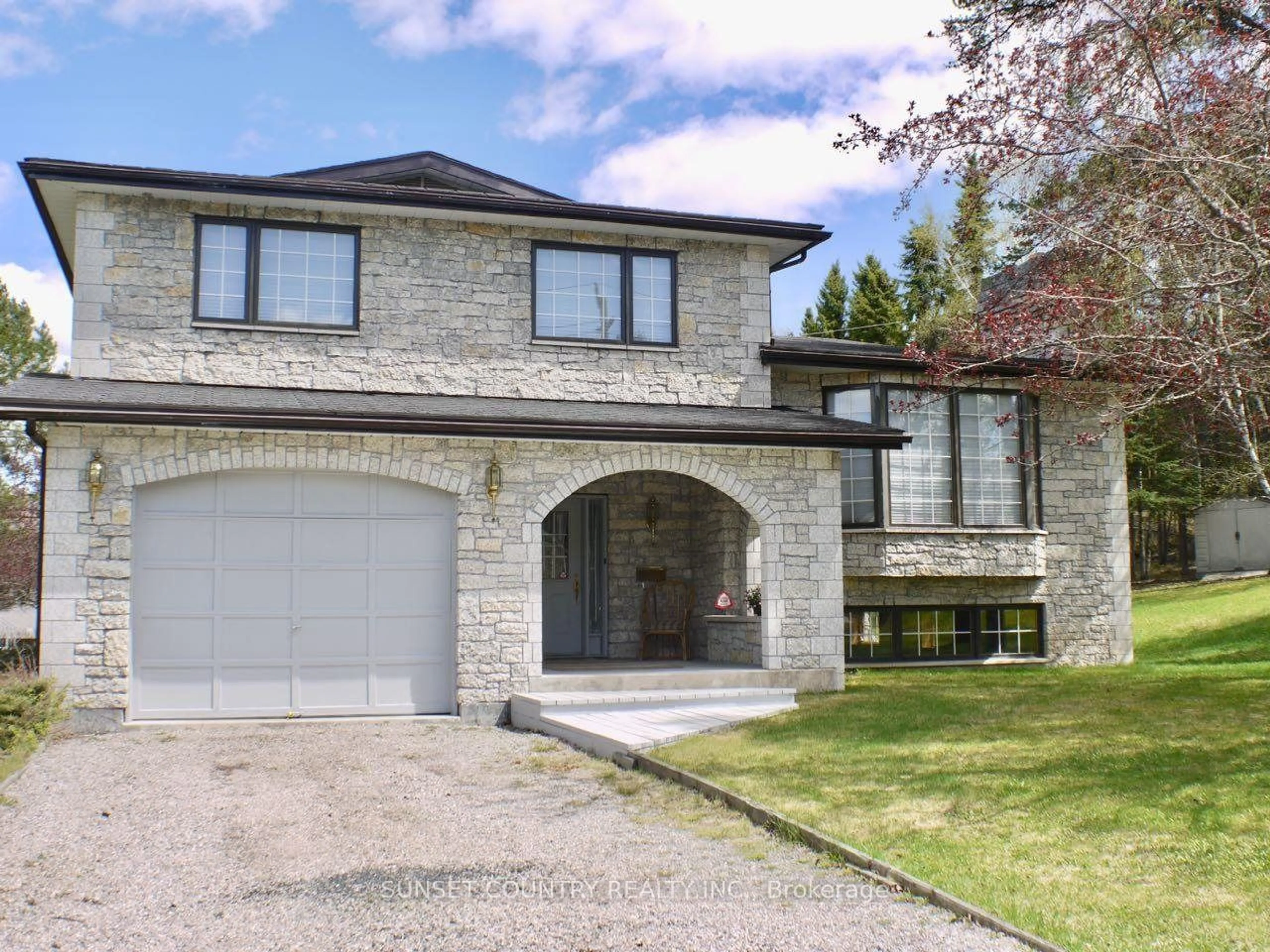 Home with brick exterior material, street for 259 MEMORIAL Ave, Dryden Ontario P8N 2M9