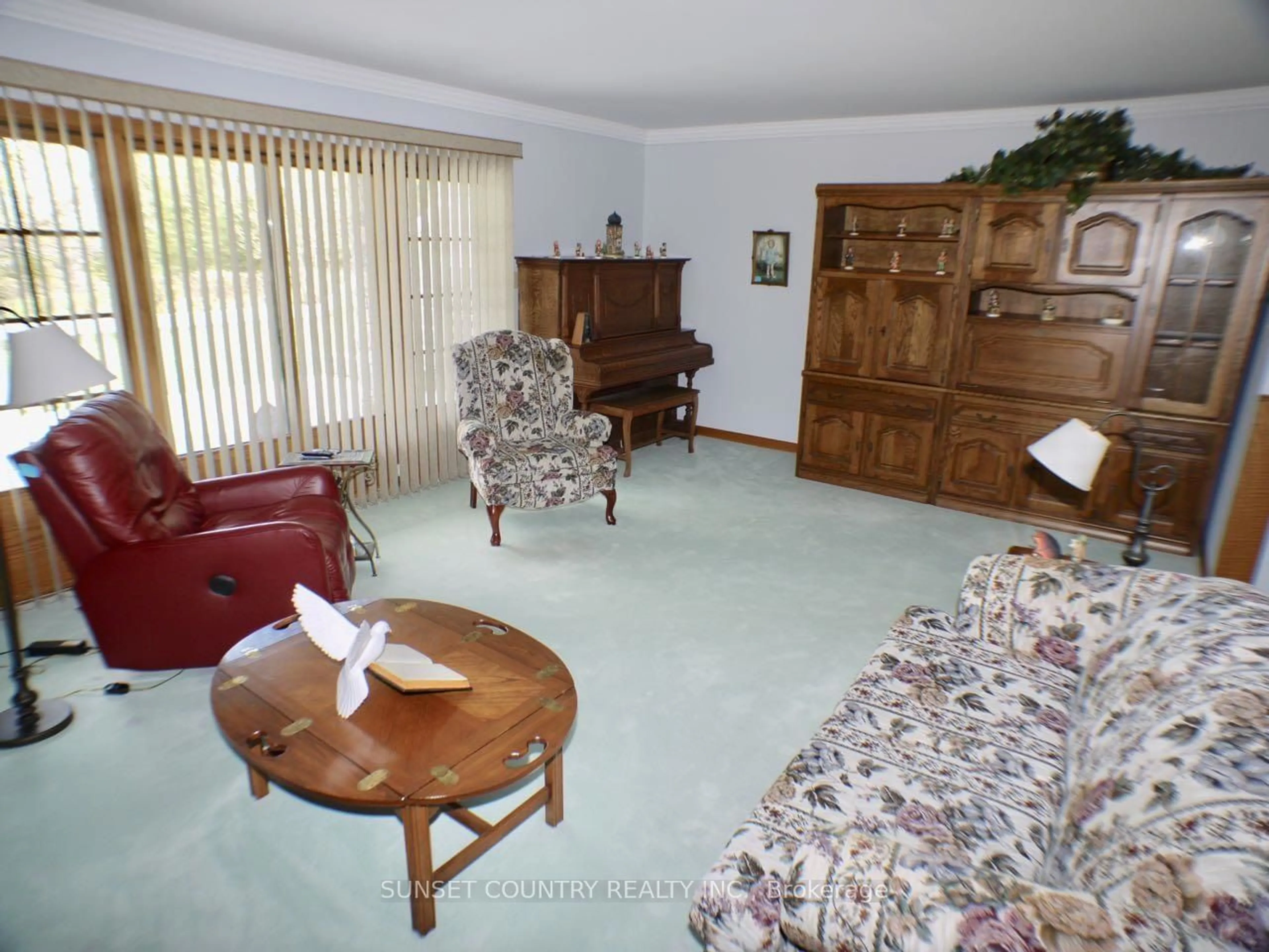 Living room with furniture, unknown for 259 MEMORIAL Ave, Dryden Ontario P8N 2M9