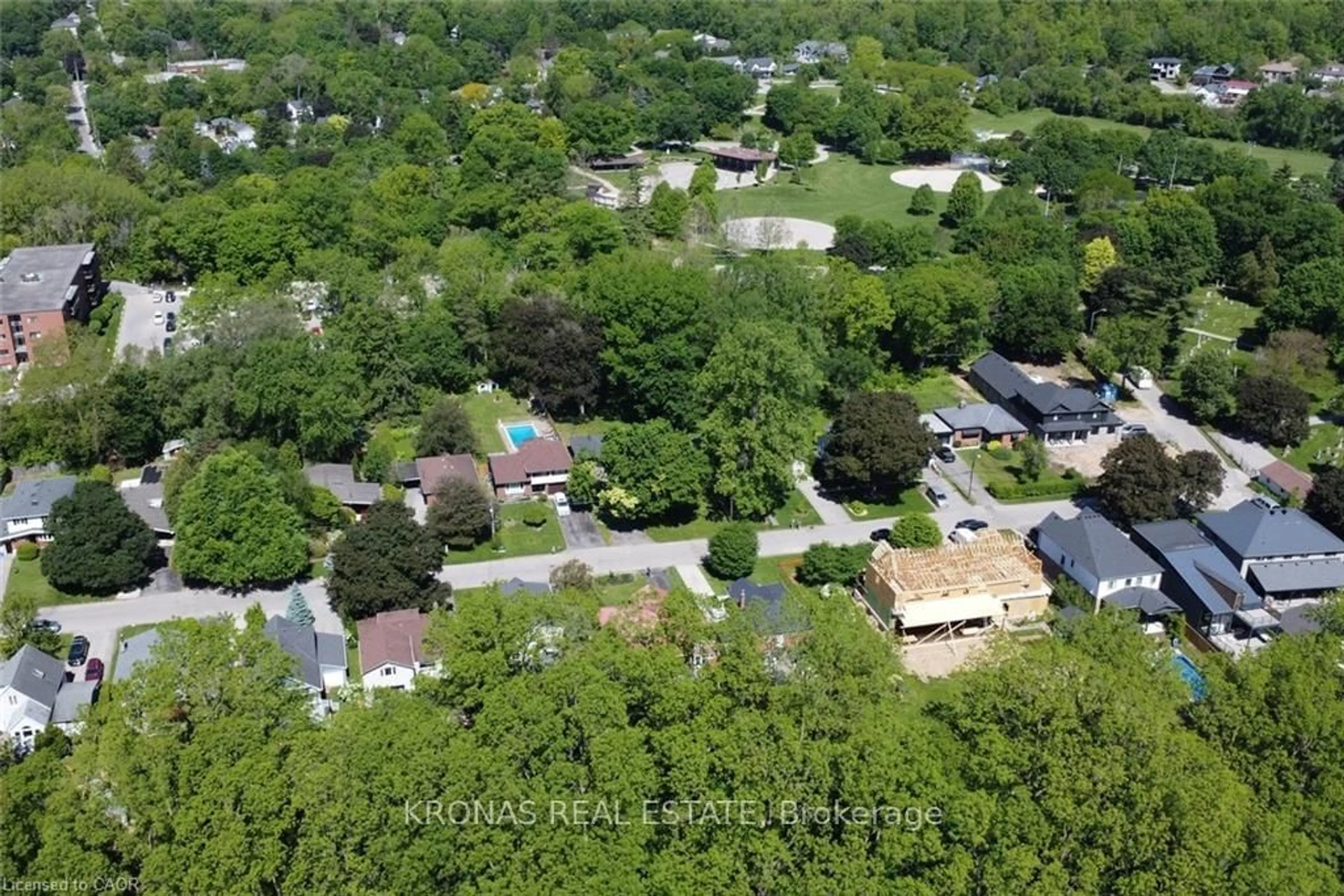 A pic from outside/outdoor area/front of a property/back of a property/a pic from drone, street for 38 Helen St, Hamilton Ontario L9H 1N3