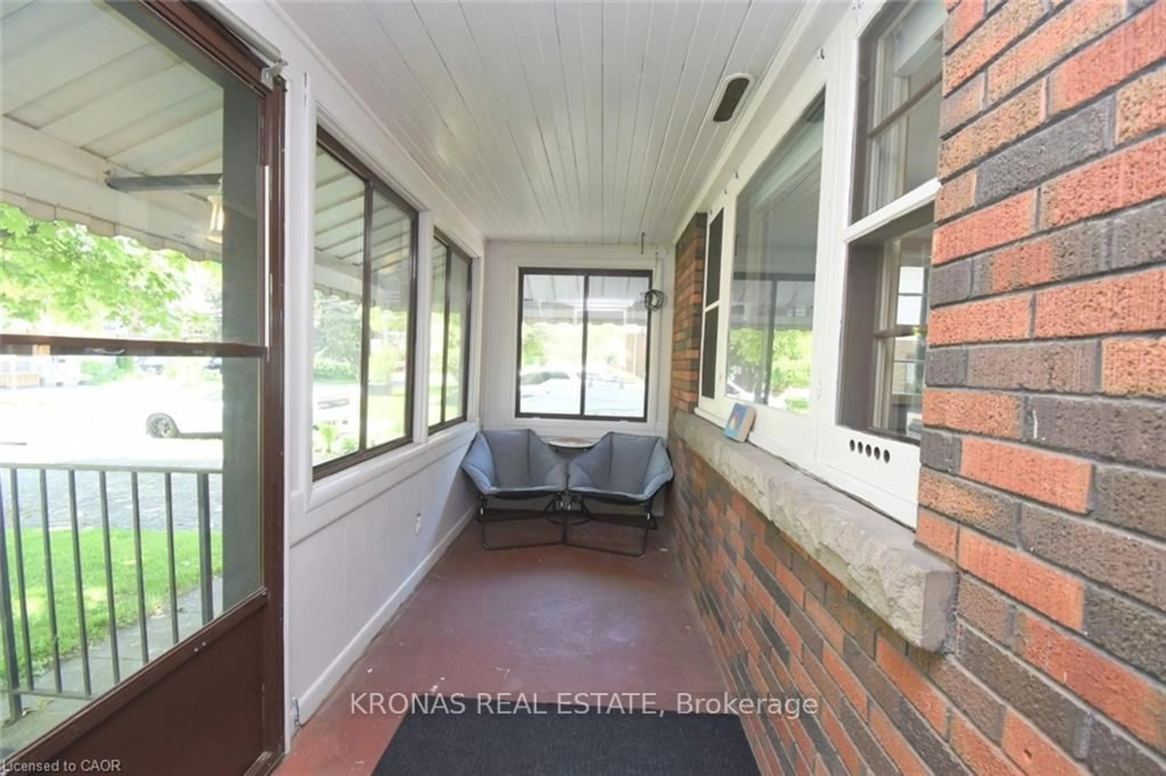 Indoor entryway for 38 Helen St, Hamilton Ontario L9H 1N3