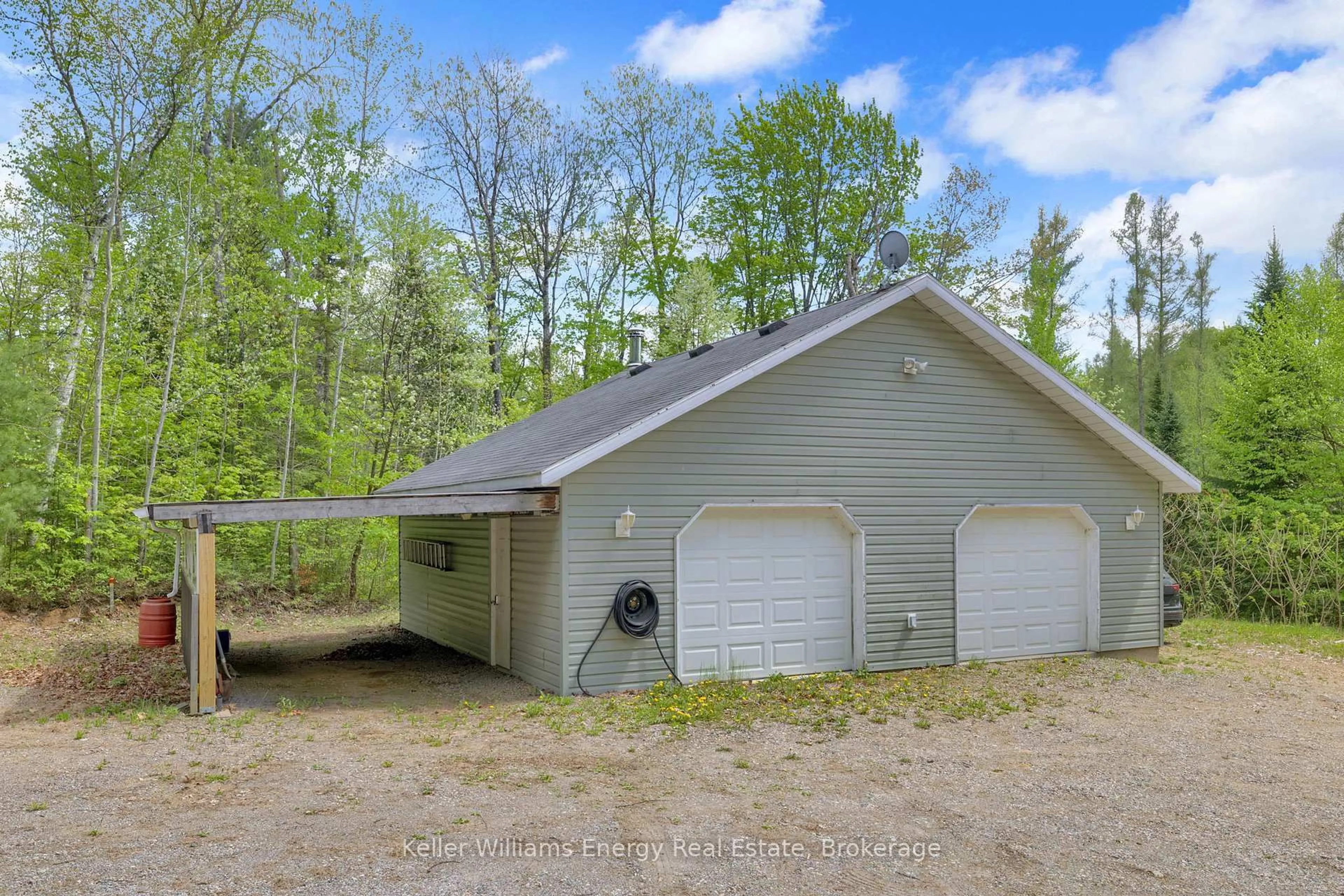 Indoor garage for 34C Bentley Lake Pl, Bancroft Ontario K0L 1C0