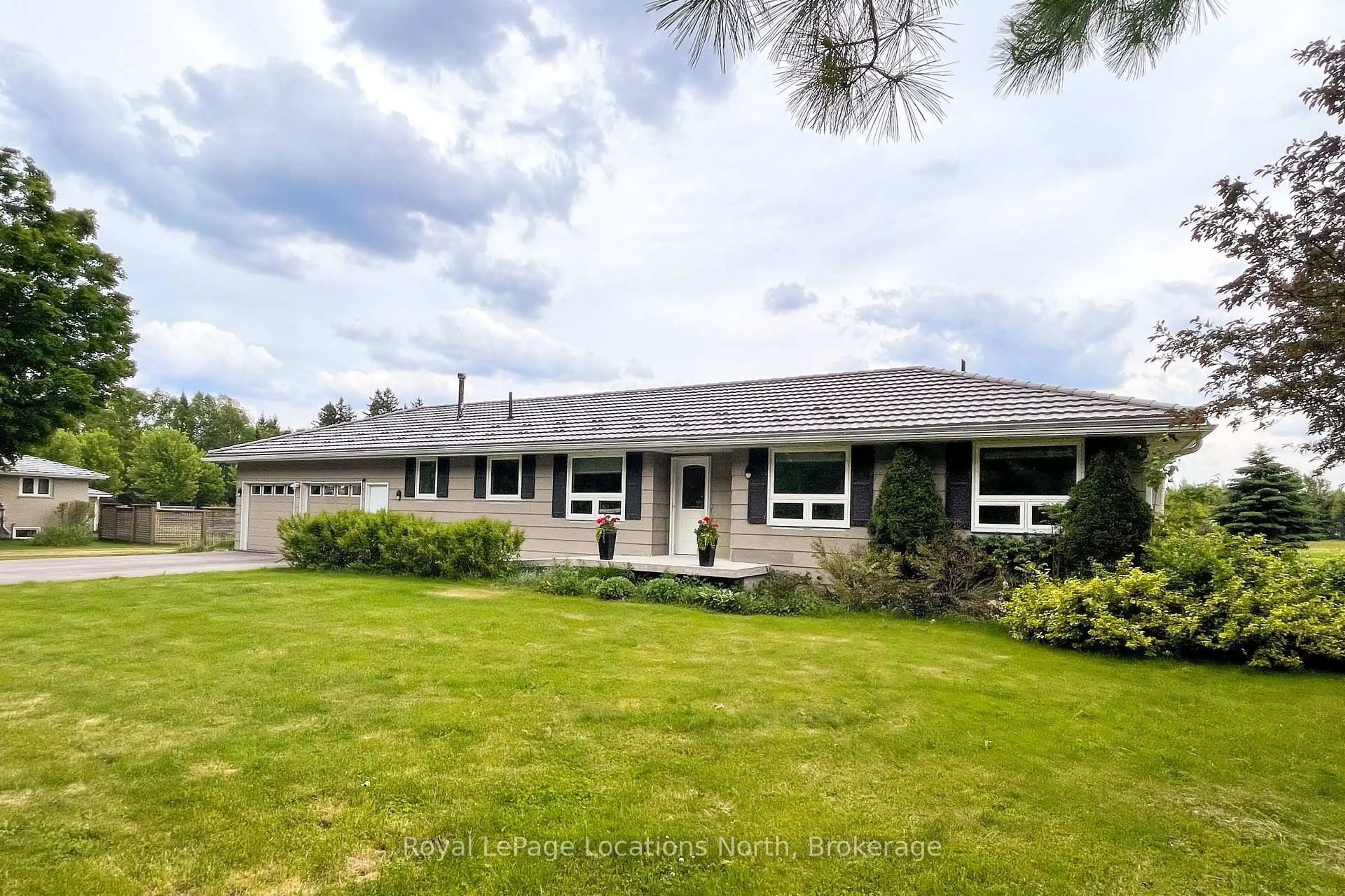 Home with vinyl exterior material, unknown for 226032 Centreville Rd, Meaford Ontario N4L 1W5