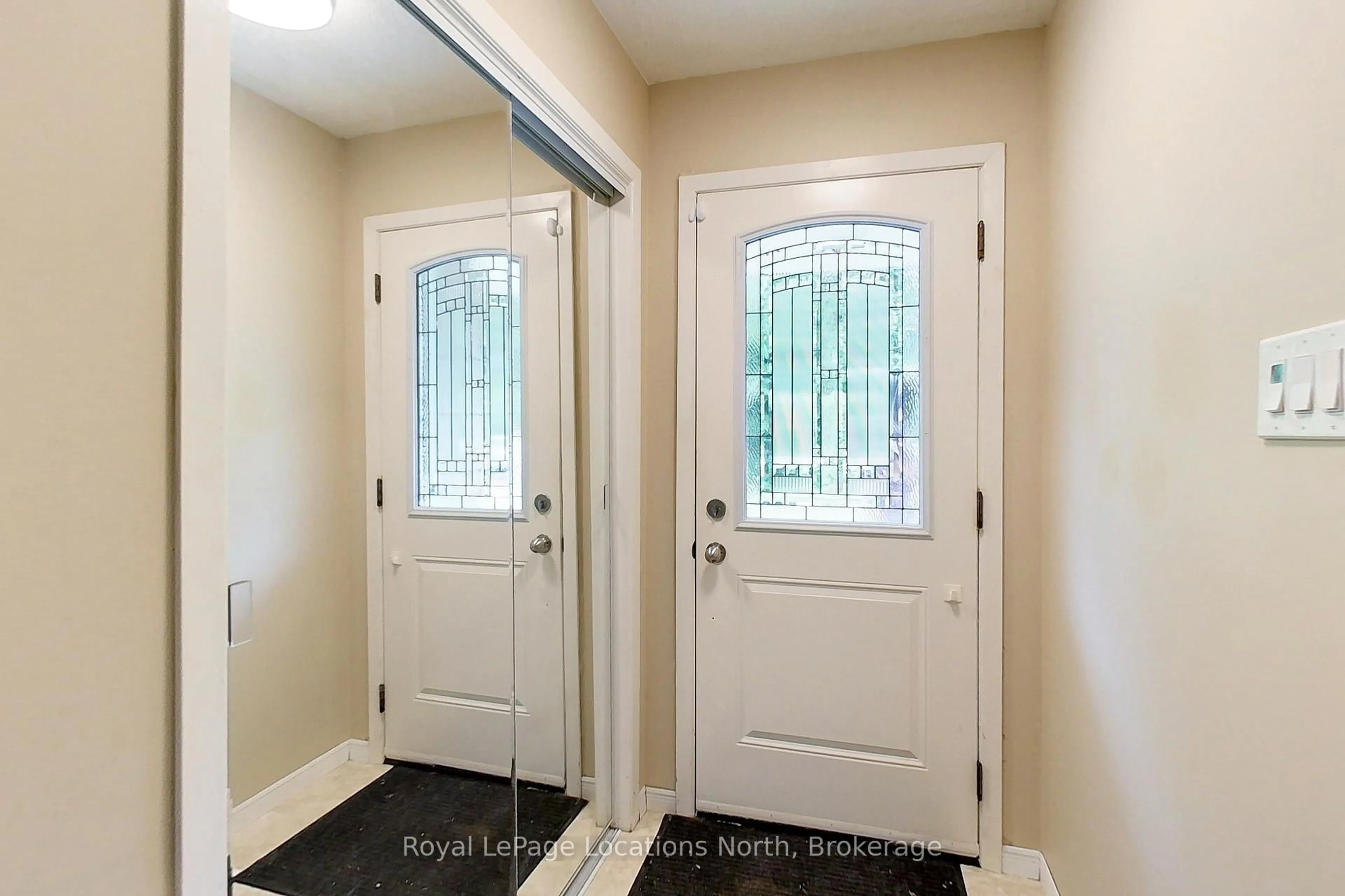 Indoor entryway for 226032 Centreville Rd, Meaford Ontario N4L 1W5