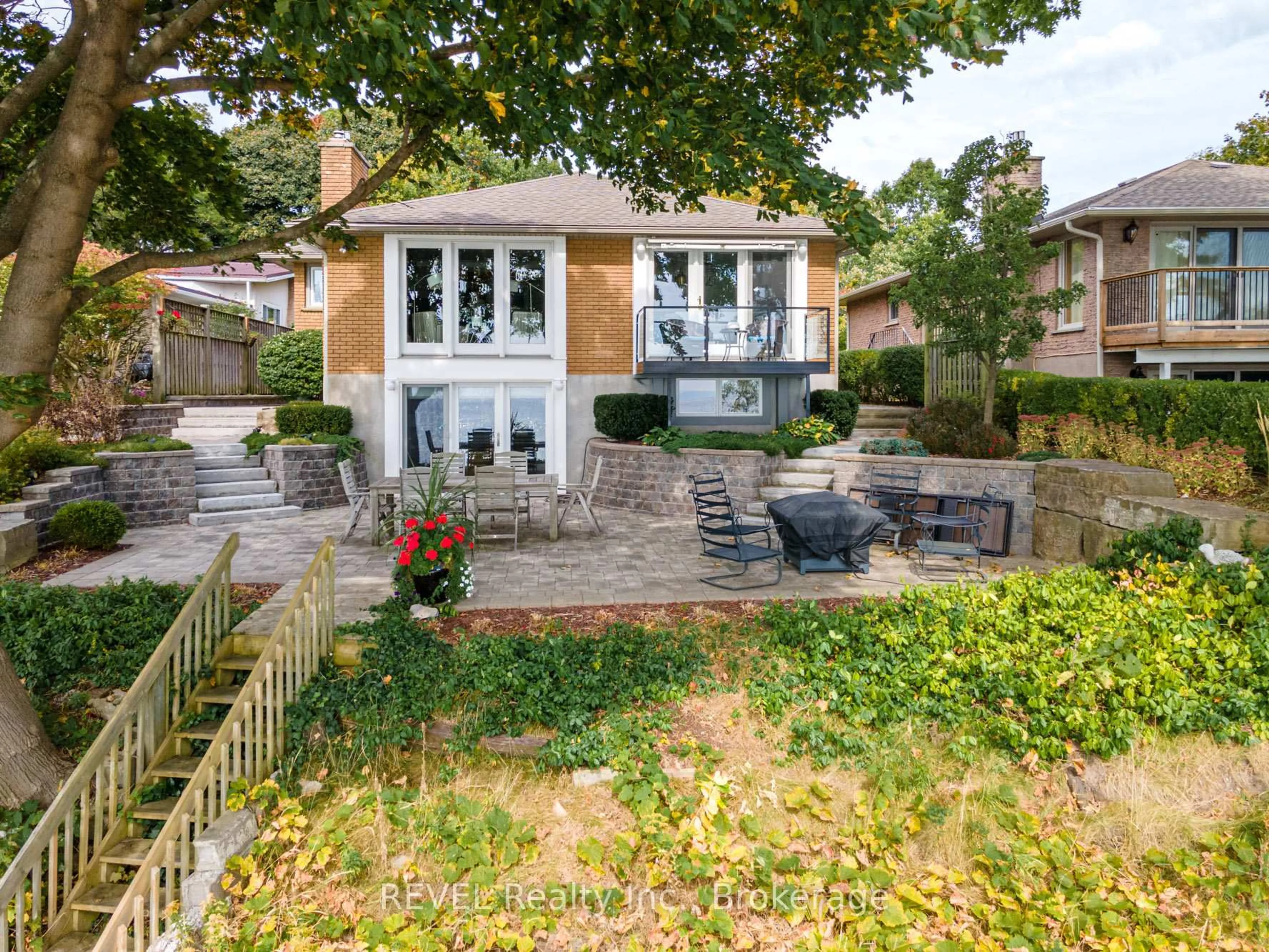 Patio, street for 10417 Lakeshore Rd, Wainfleet Ontario L3K 5V4