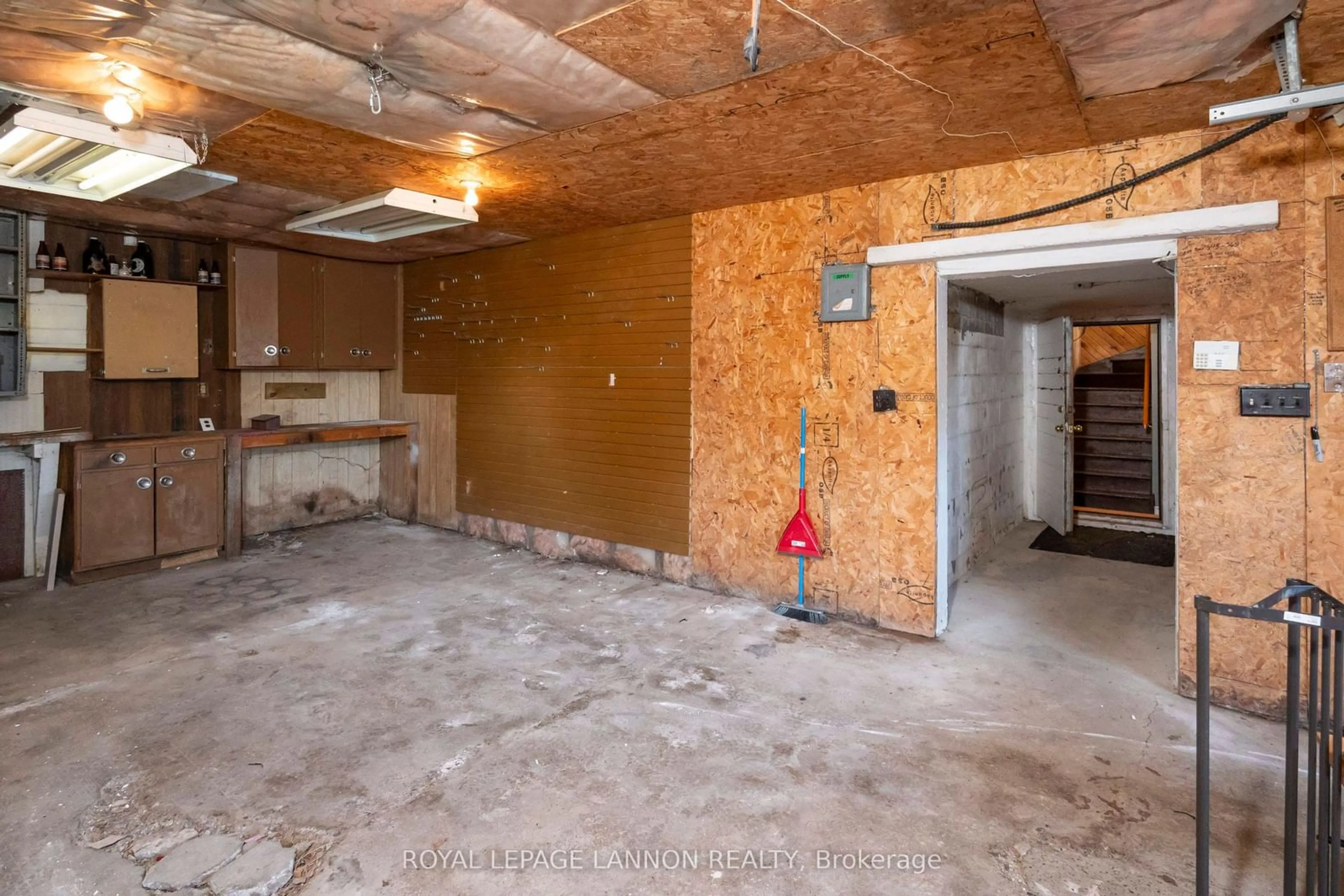 Indoor garage for 57 CLAYTE St, Thunder Bay Ontario P7A 6S3