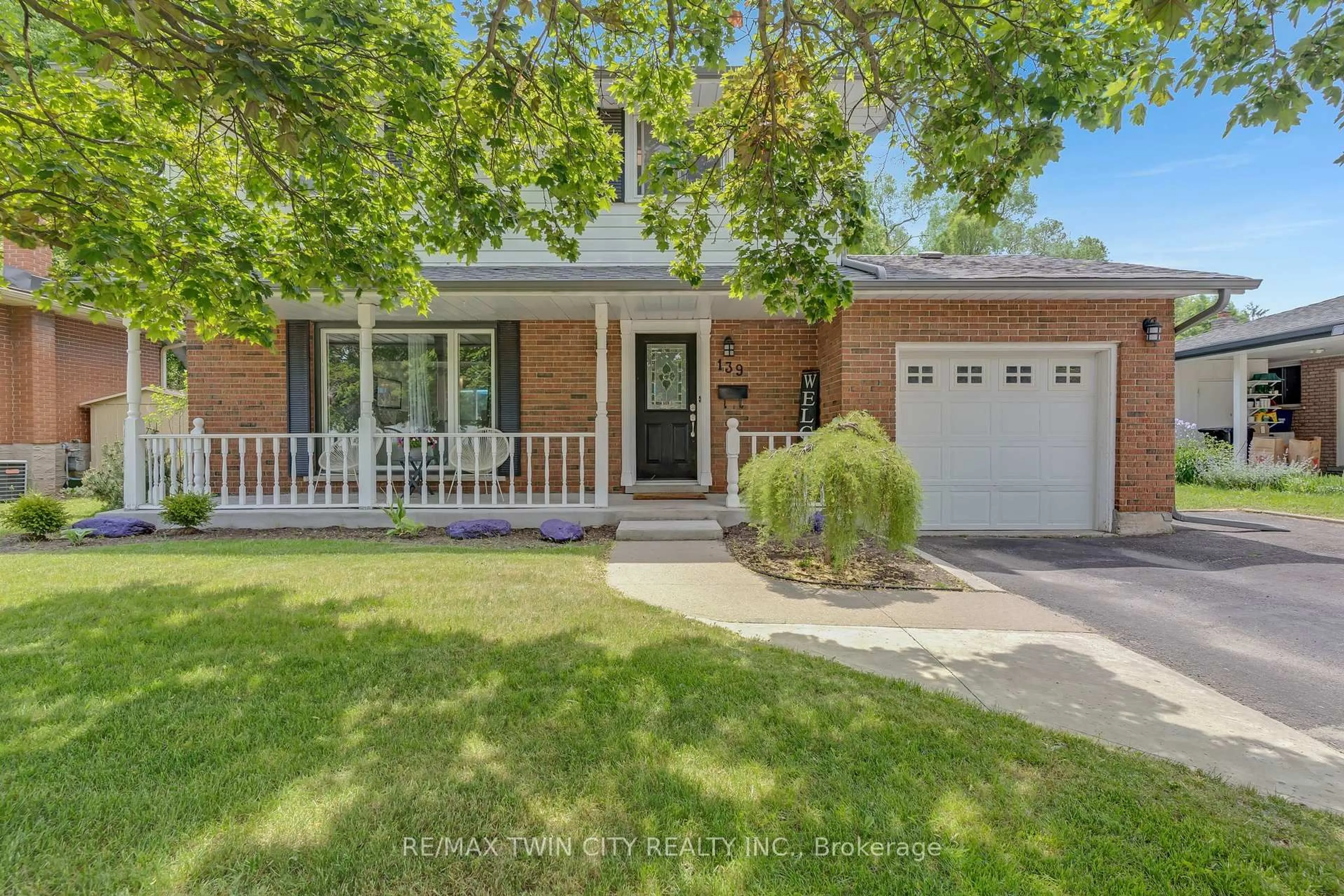 Home with brick exterior material, street for 139 Dorset Rd, Cambridge Ontario N1R 2X3