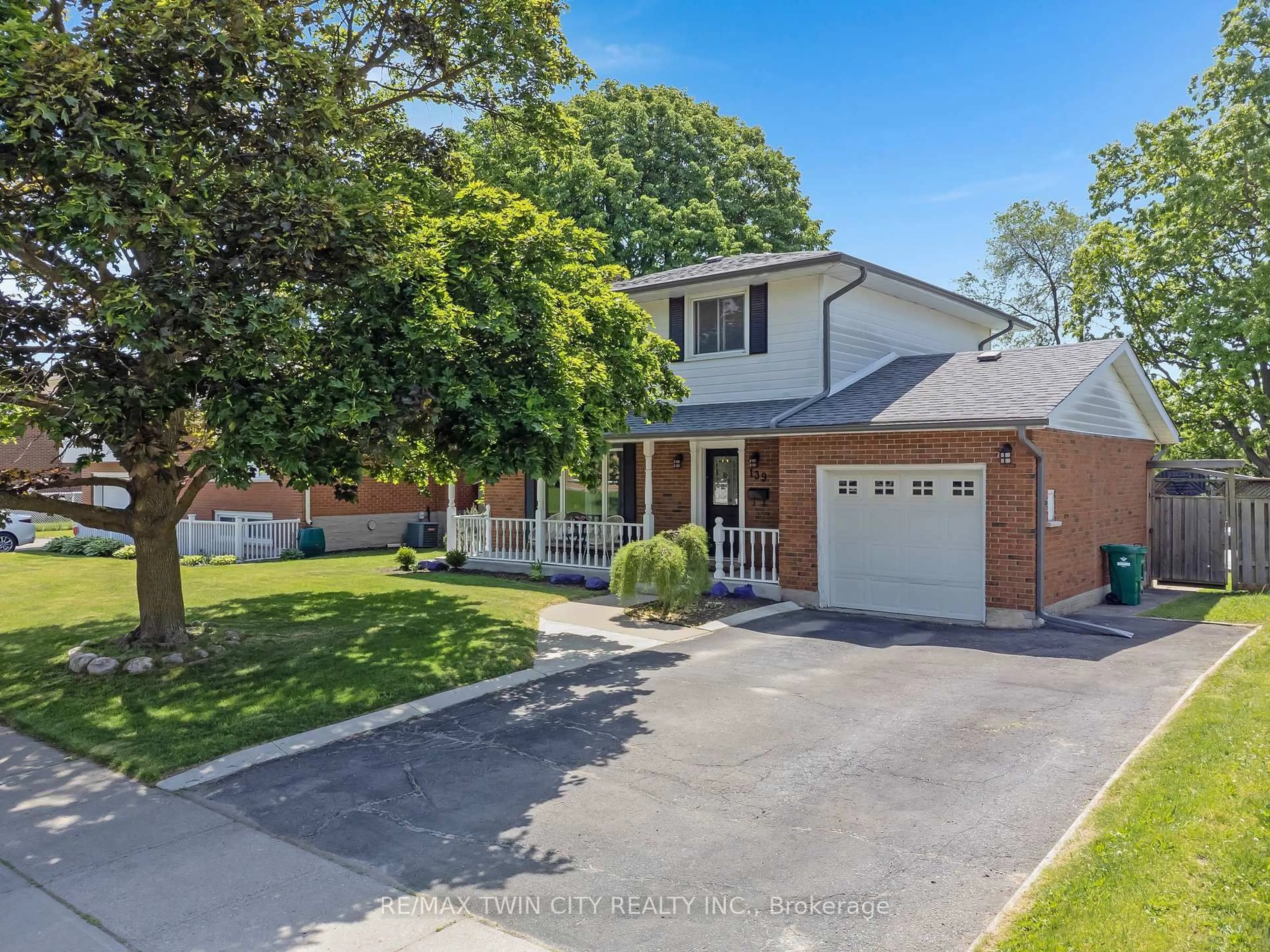 Home with brick exterior material, street for 139 Dorset Rd, Cambridge Ontario N1R 2X3