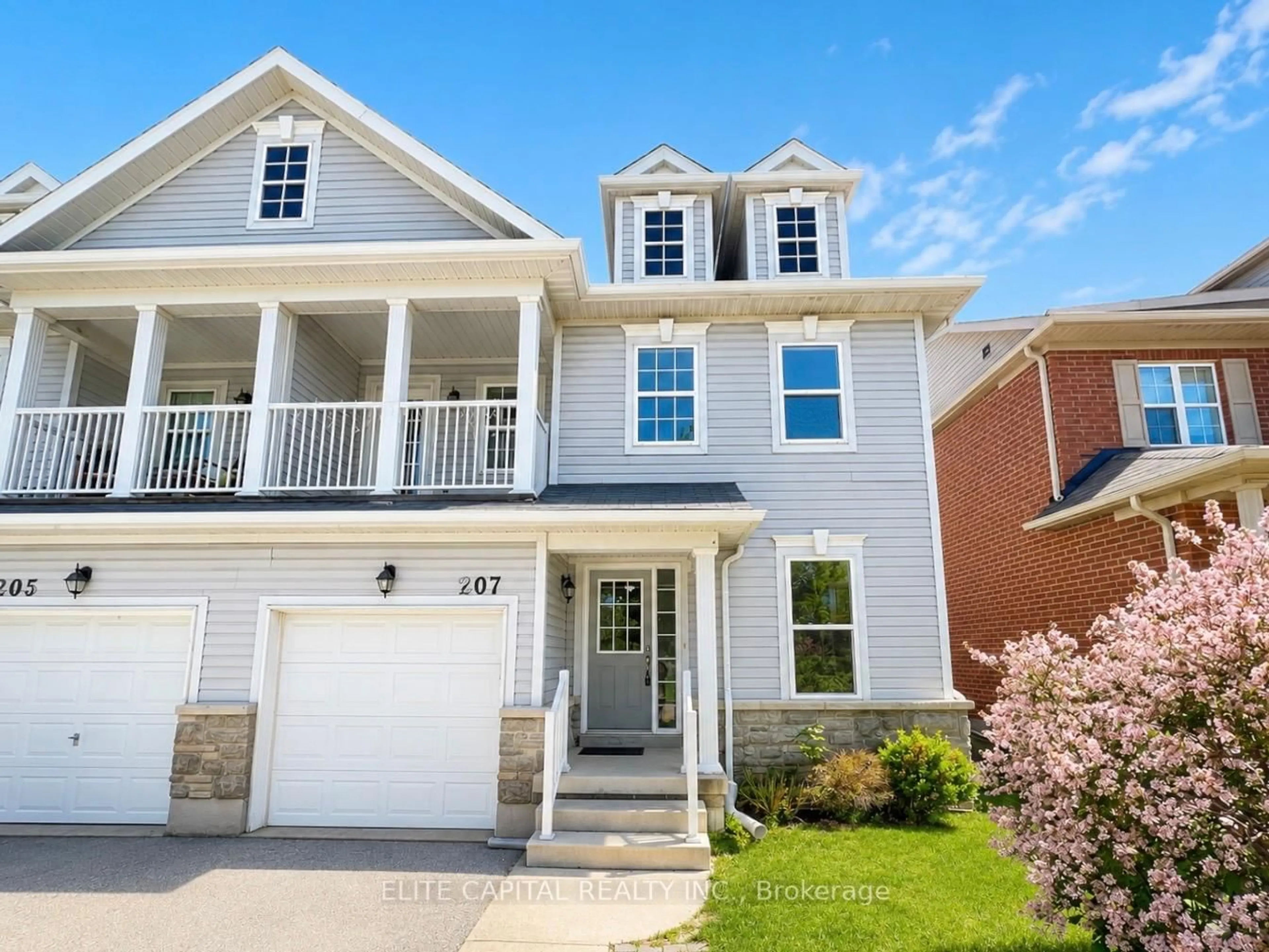 Home with vinyl exterior material, street for 207 Wright Cres, Niagara-on-the-Lake Ontario L0S 1J0