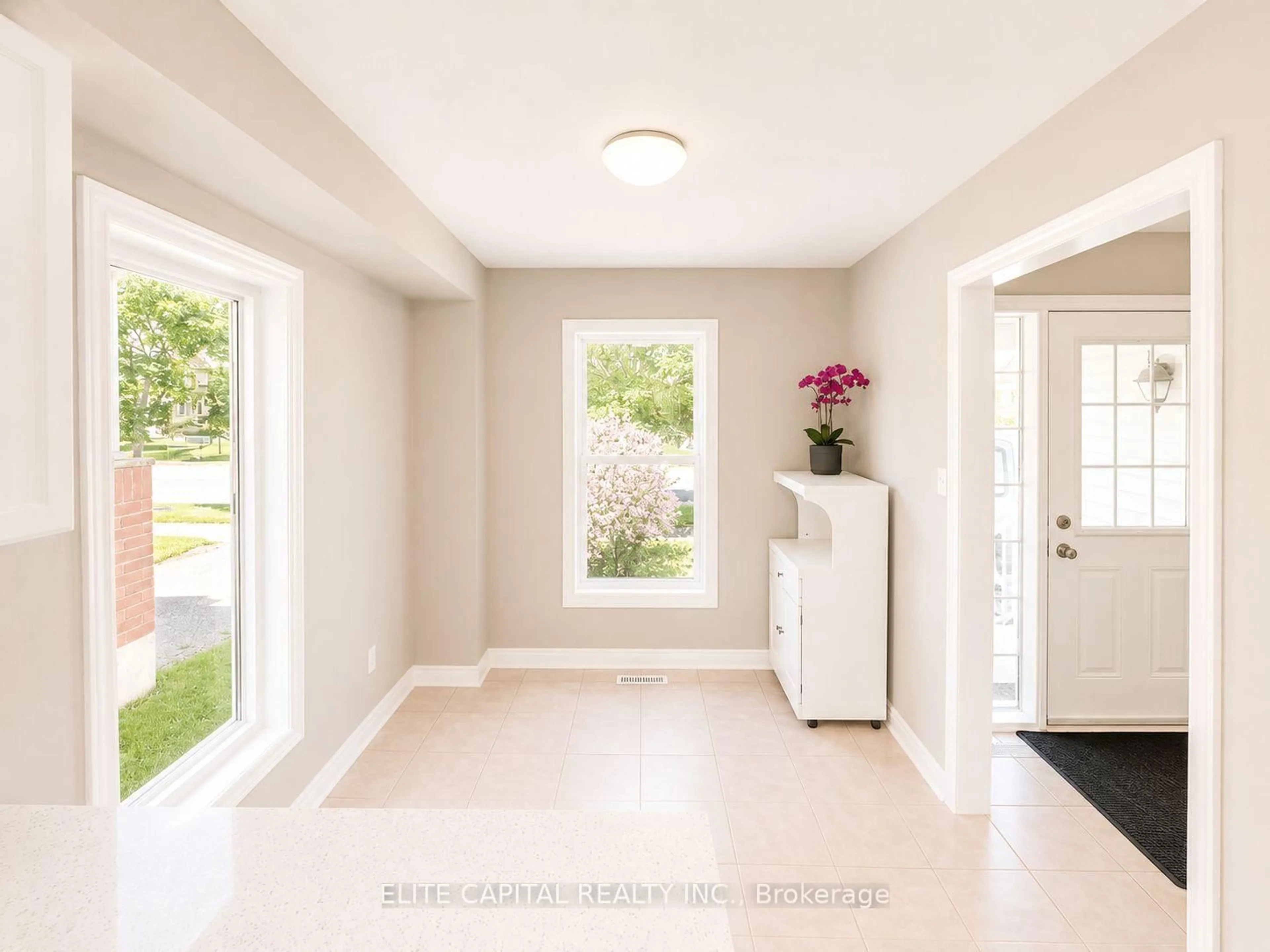 Indoor entryway for 207 Wright Cres, Niagara-on-the-Lake Ontario L0S 1J0