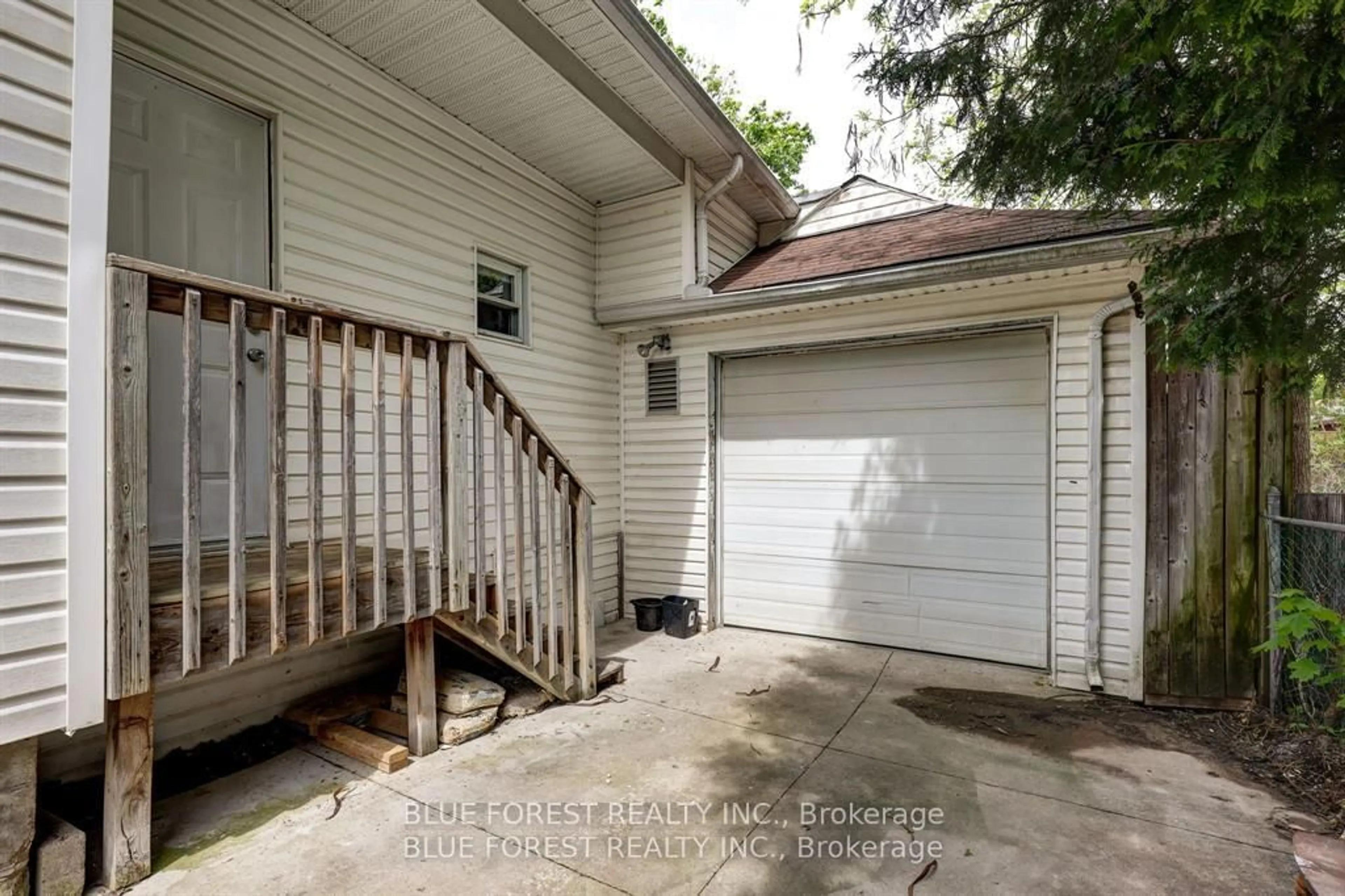 Unknown for 36 ADELAIDE St, London South Ontario N5Z 3K2