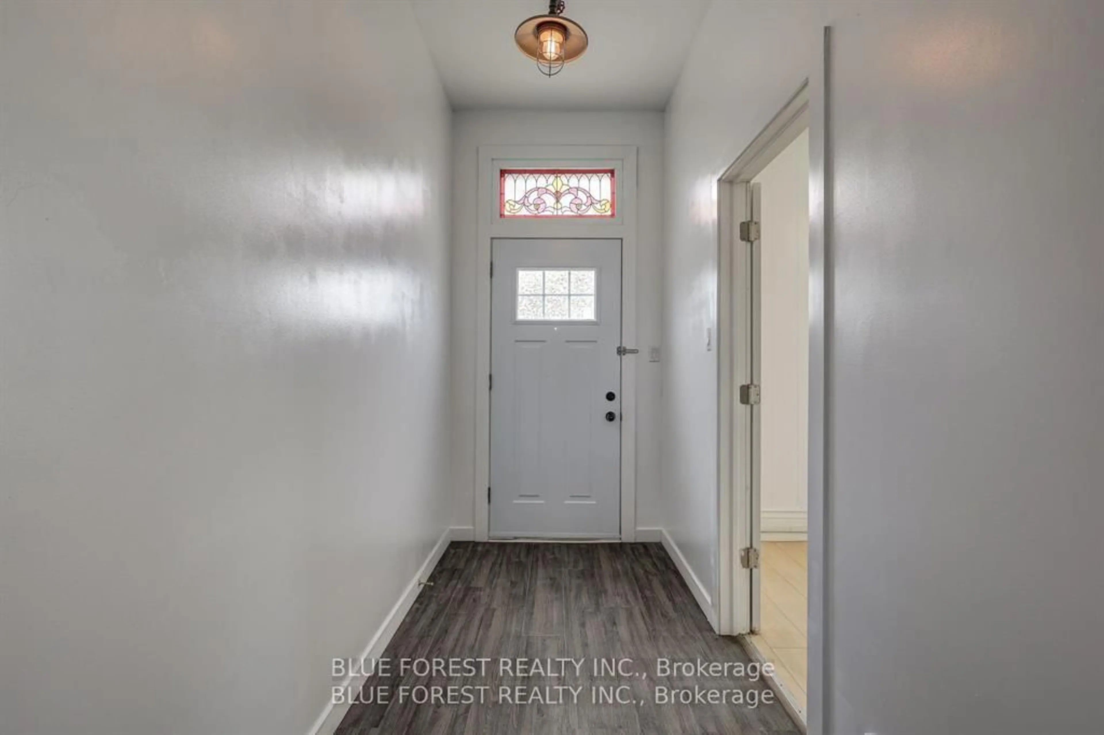 Indoor entryway for 36 ADELAIDE St, London South Ontario N5Z 3K2