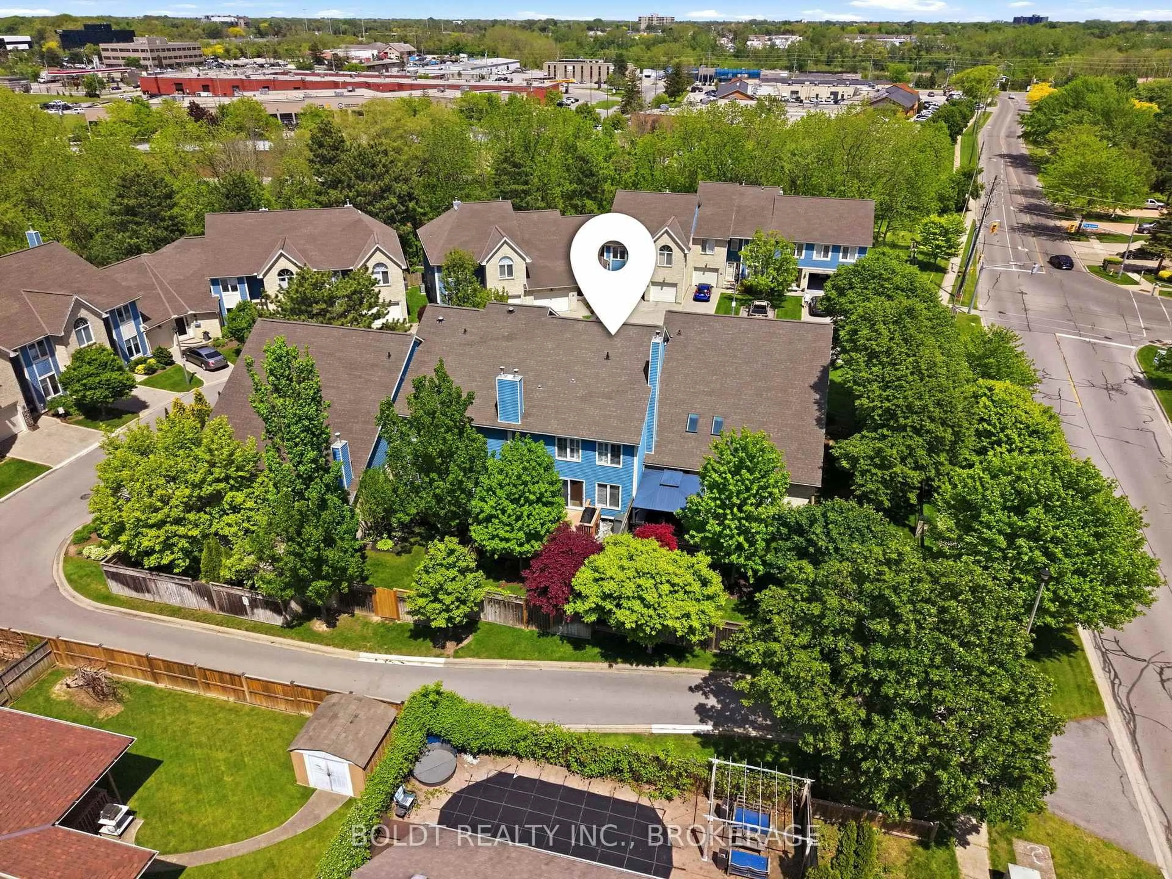 A pic from outside/outdoor area/front of a property/back of a property/a pic from drone, unknown for 77 Erion Rd #14, St. Catharines Ontario L2W 1B4