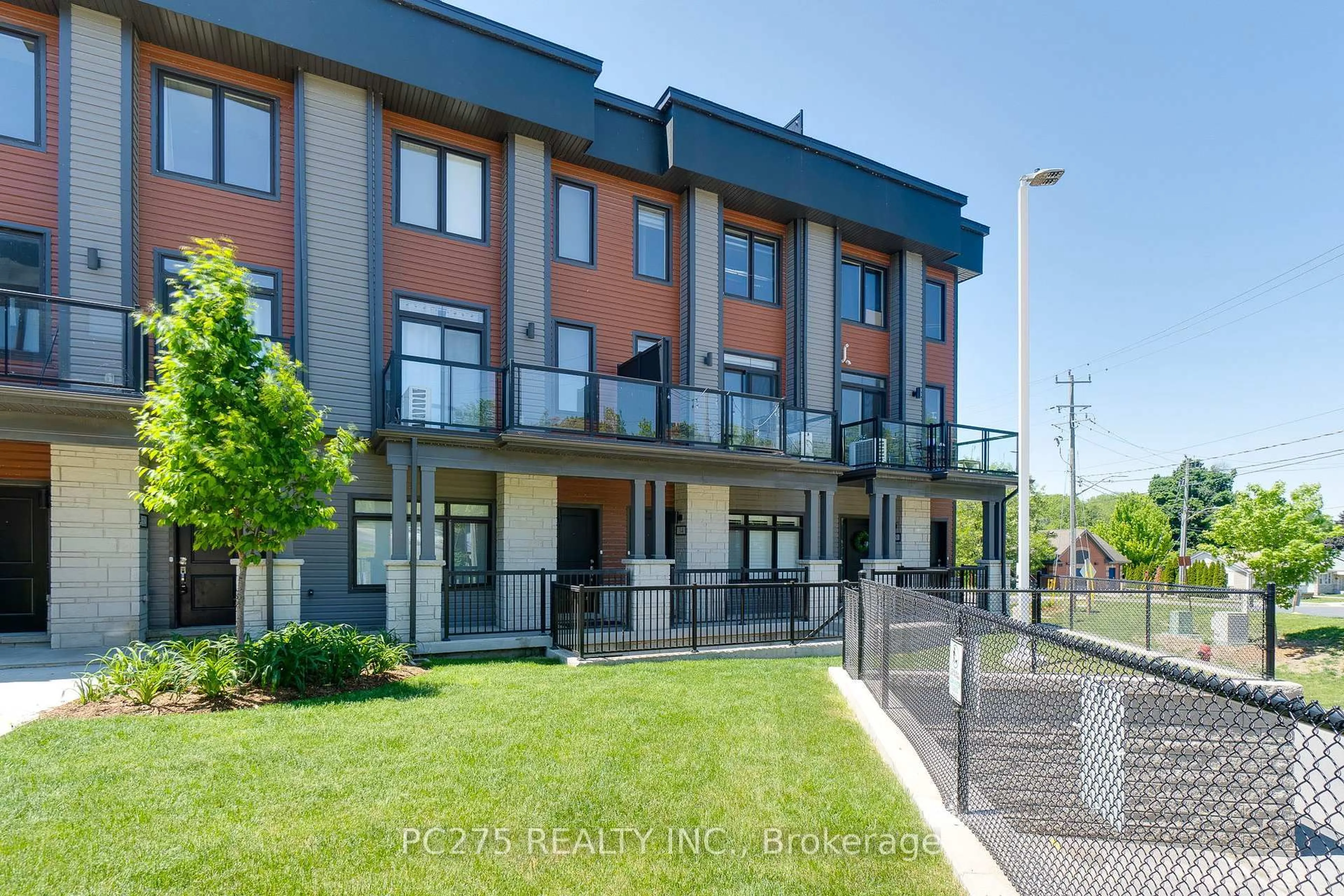 A pic from outside/outdoor area/front of a property/back of a property/a pic from drone, street for 2 Willow St #34, Brant Ontario N3L 0K7