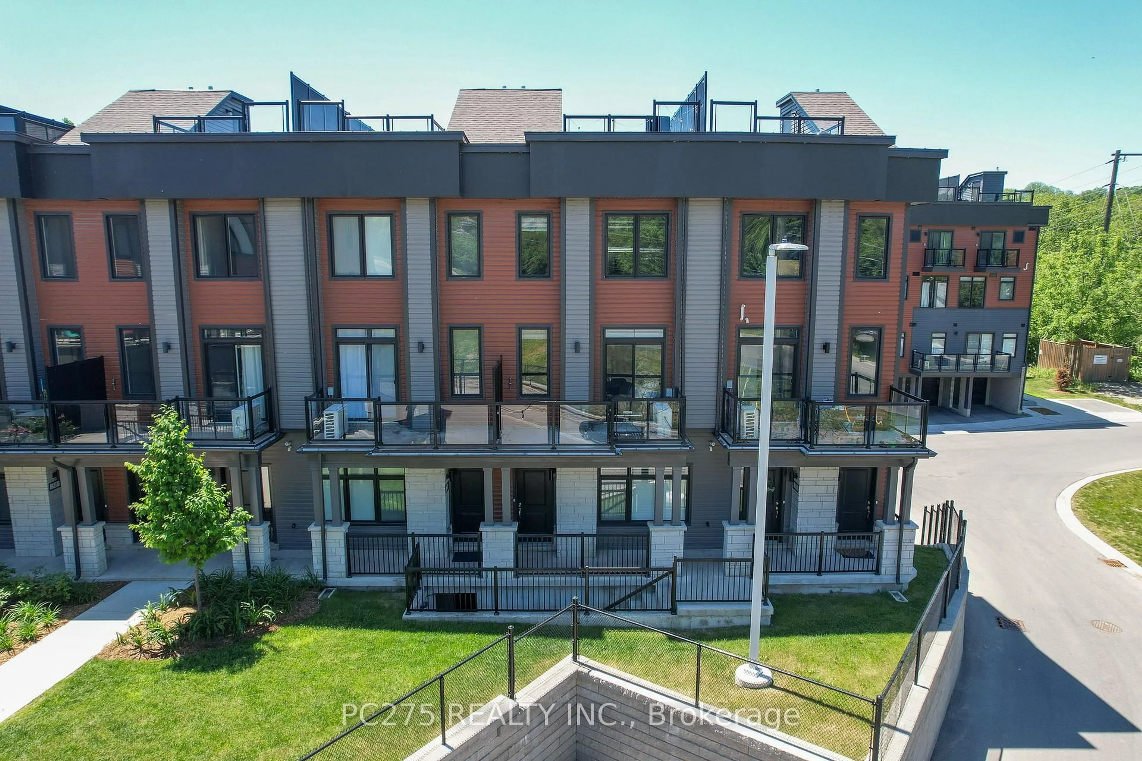 A pic from outside/outdoor area/front of a property/back of a property/a pic from drone, city buildings view from balcony for 2 Willow St #34, Brant Ontario N3L 0K7