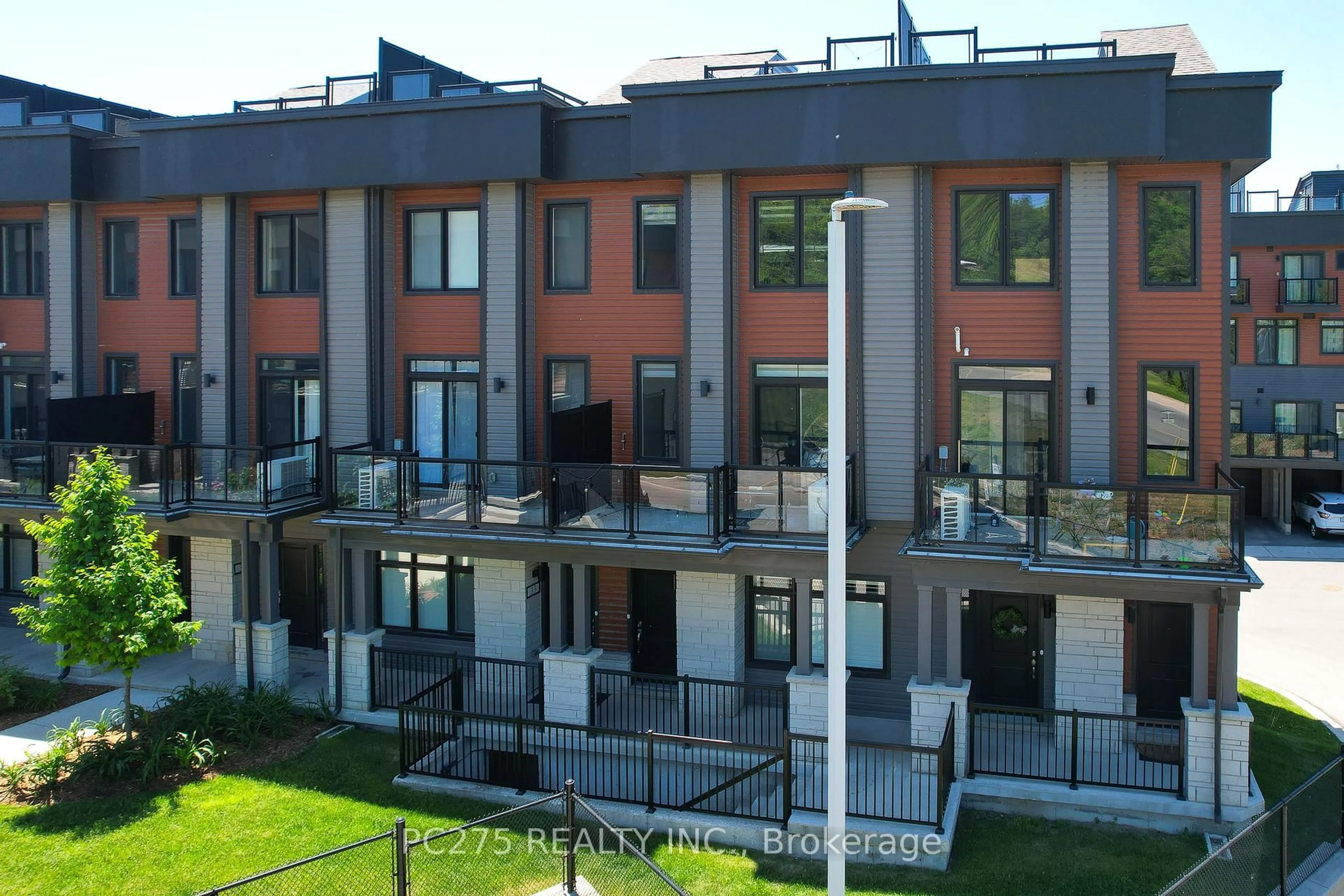 A pic from outside/outdoor area/front of a property/back of a property/a pic from drone, unknown for 2 Willow St #34, Brant Ontario N3L 0K7