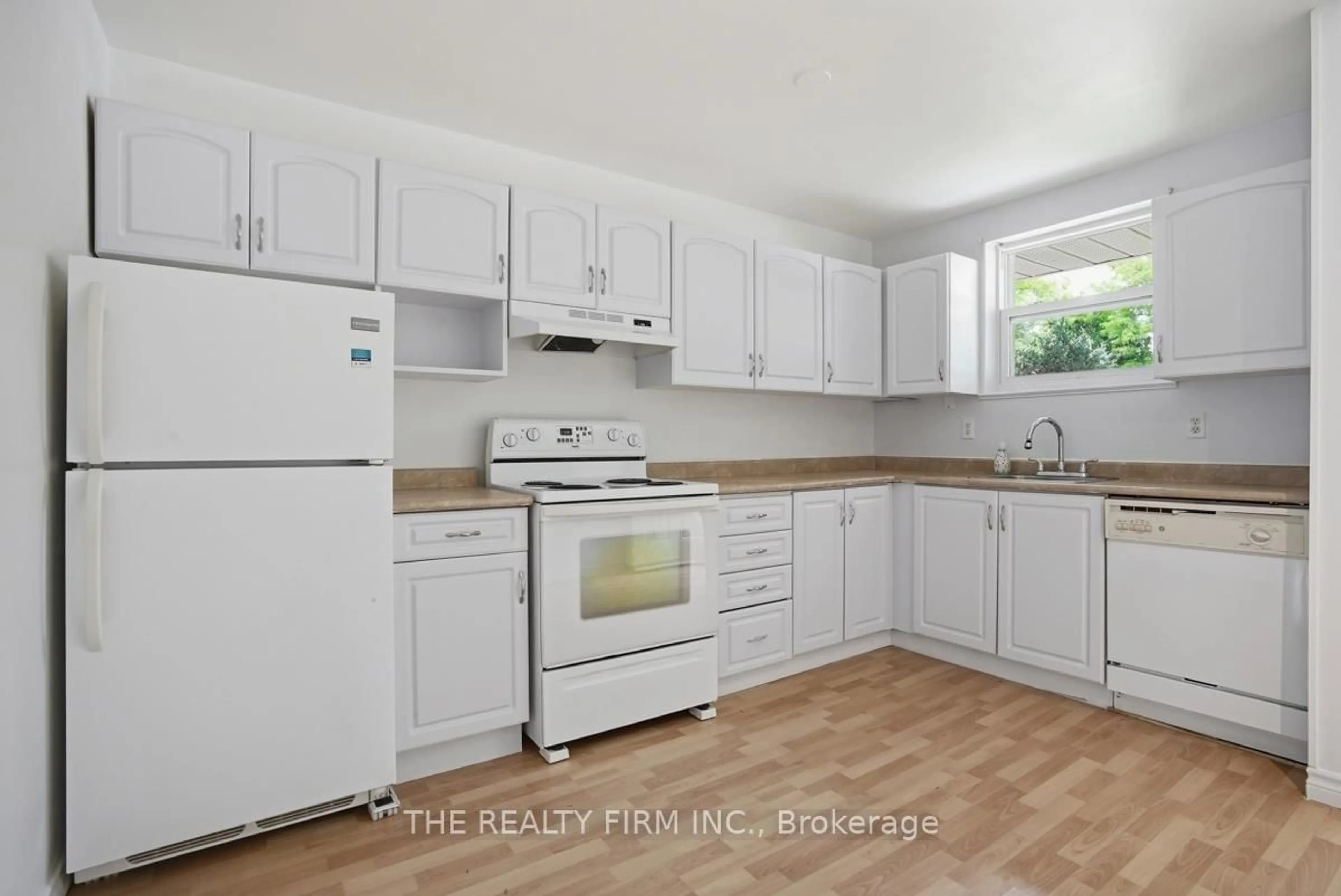 Standard kitchen, wood/laminate floor for 1919 Trafalgar St #10, London East Ontario N5V 1A1