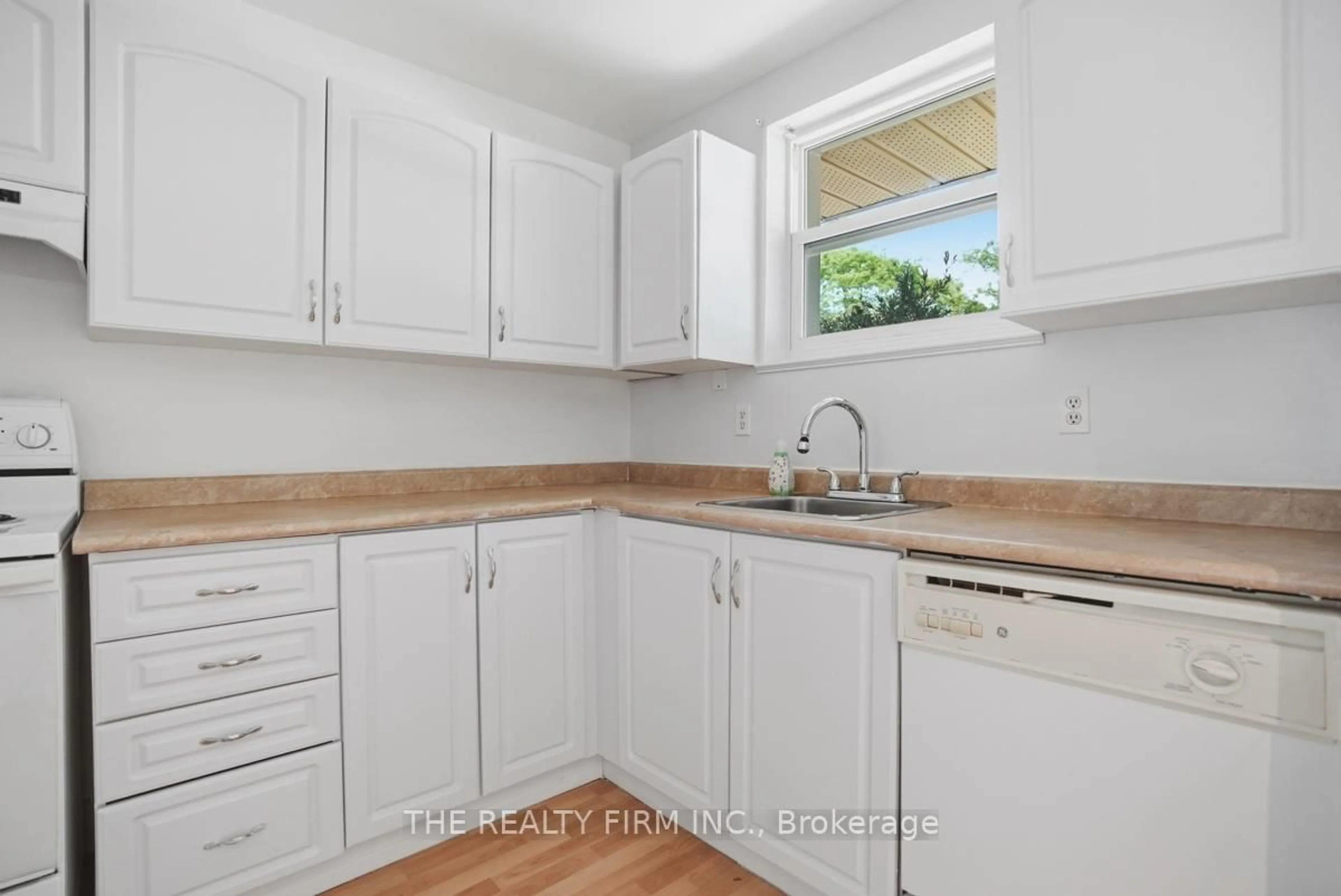 Standard kitchen, unknown for 1919 Trafalgar St #10, London East Ontario N5V 1A1
