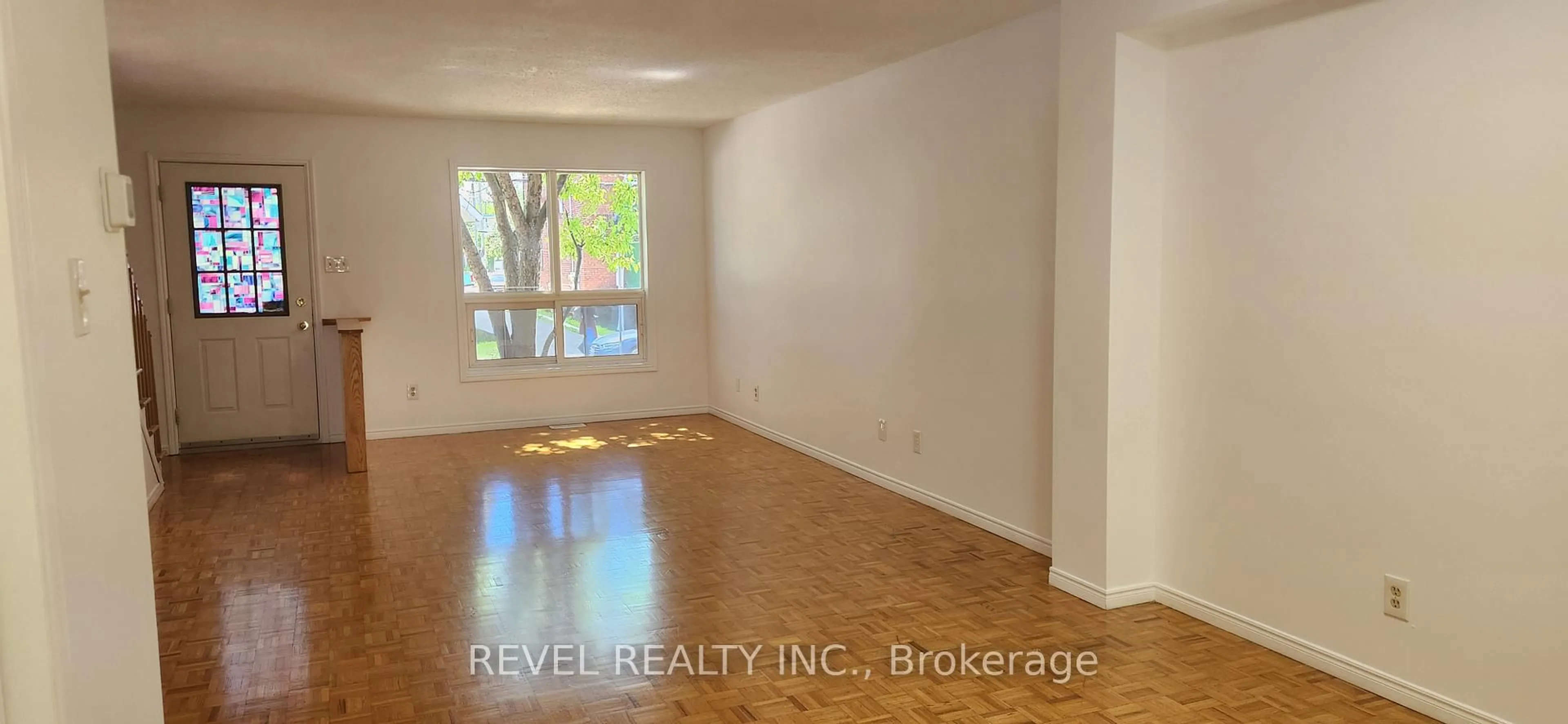 A pic of a room for 469 Parkdale Ave, Ottawa Ontario K1Y 1H5