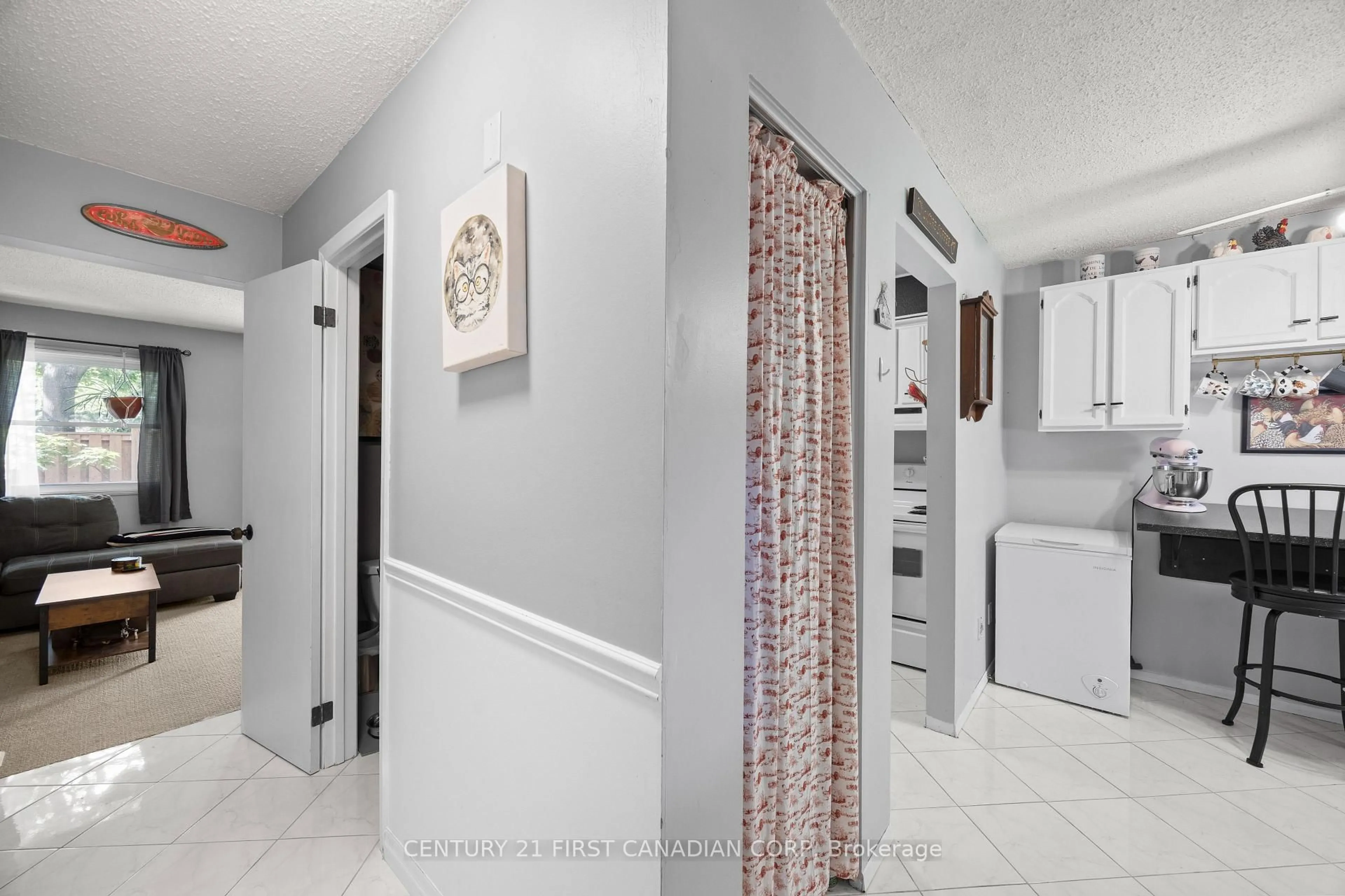 Indoor entryway for 453 Wilkins St, London South Ontario N6C 5B5
