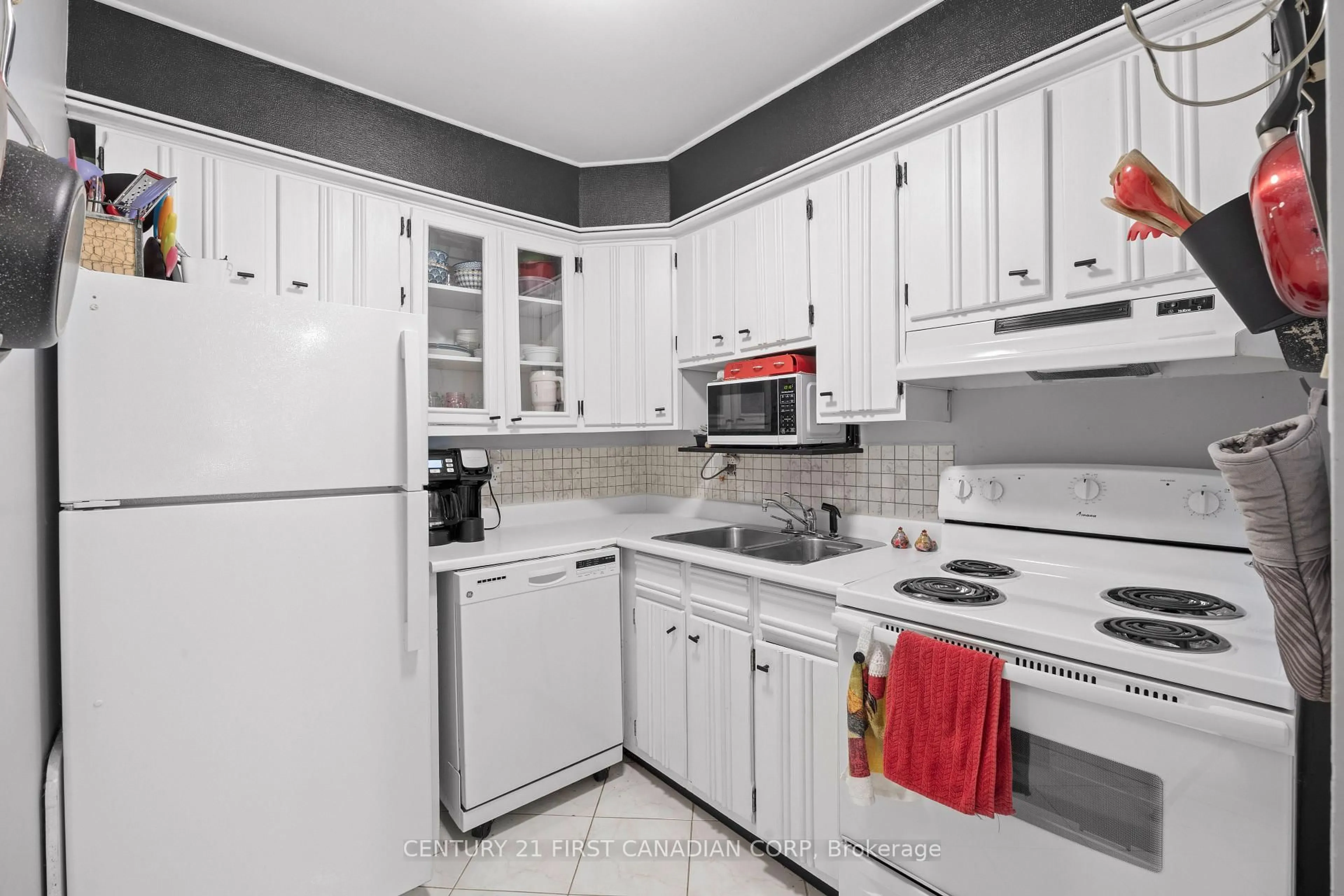 Standard kitchen, unknown for 453 Wilkins St, London South Ontario N6C 5B5