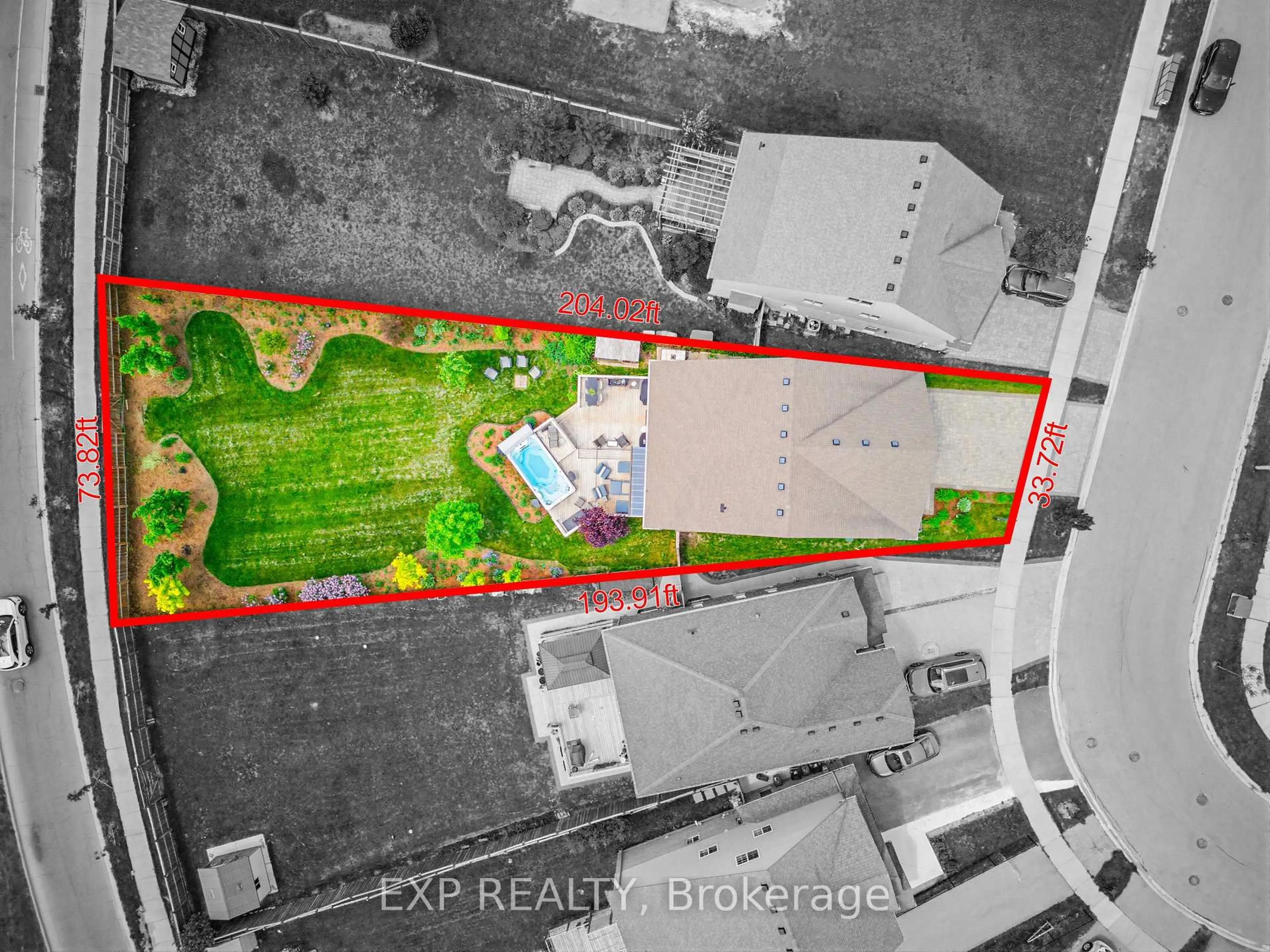 A pic from outside/outdoor area/front of a property/back of a property/a pic from drone, building for 239 Buttonbush St, Waterloo Ontario N2V 0B4