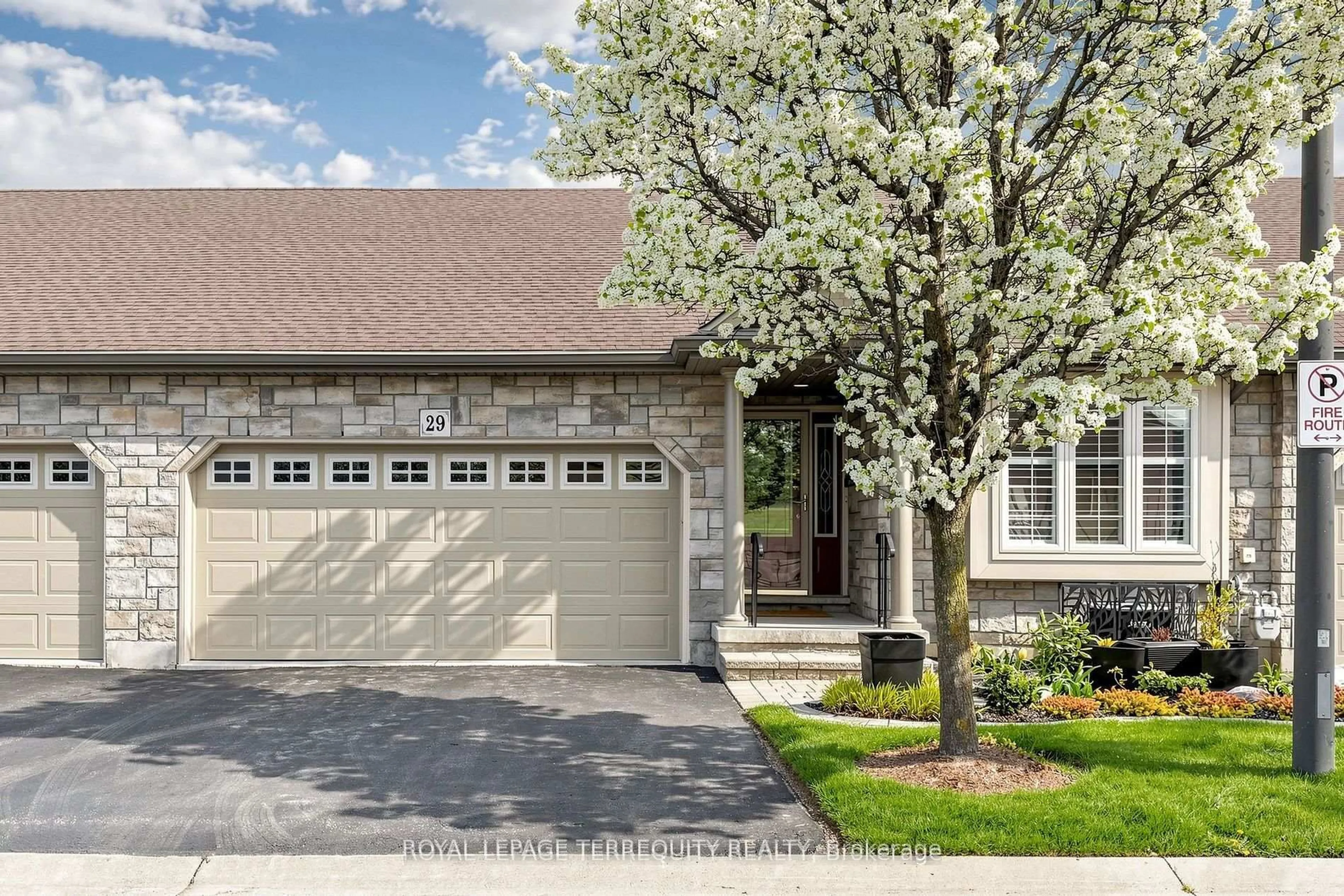 Home with brick exterior material, street for 29 Rose Glen Cres, Niagara-on-the-Lake Ontario L0S 1T0