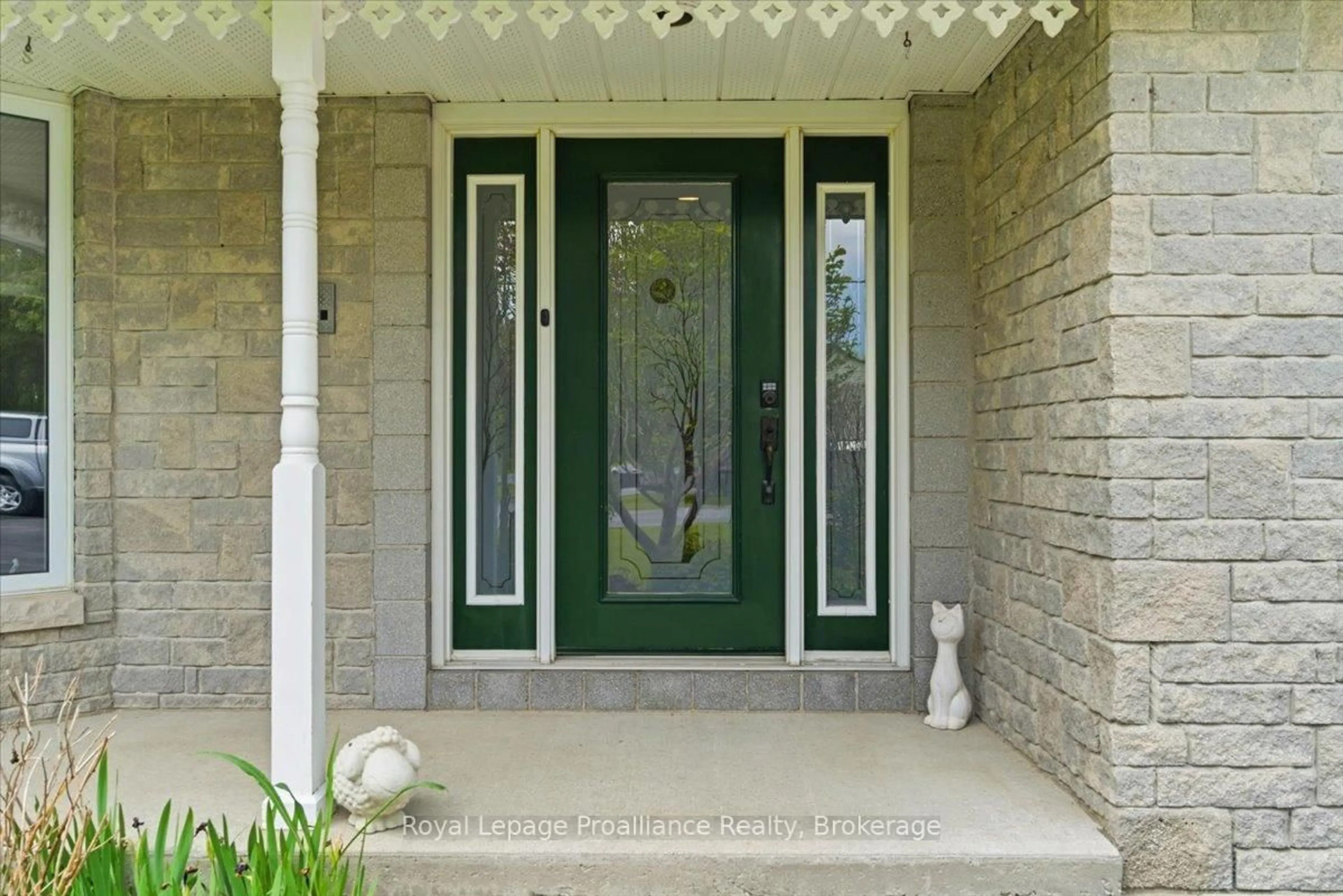 Indoor entryway for 12 Experimental Farm Rd, Trenton Ontario K8V 5P7