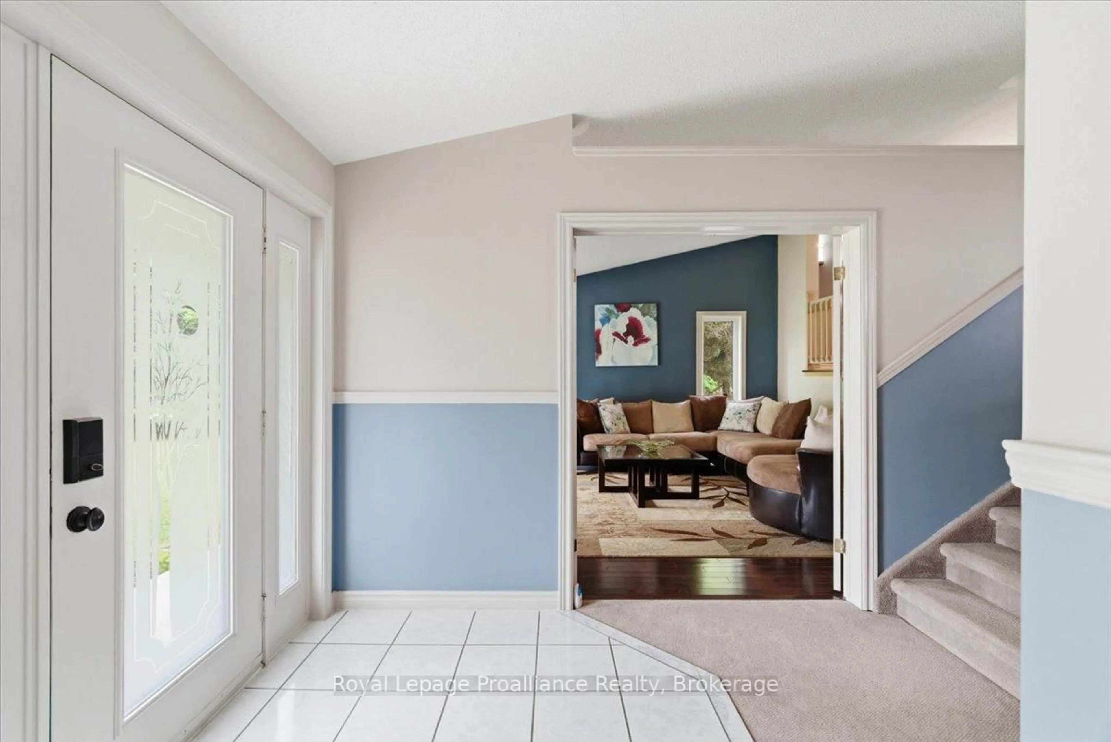 Indoor entryway for 12 Experimental Farm Rd, Trenton Ontario K8V 5P7