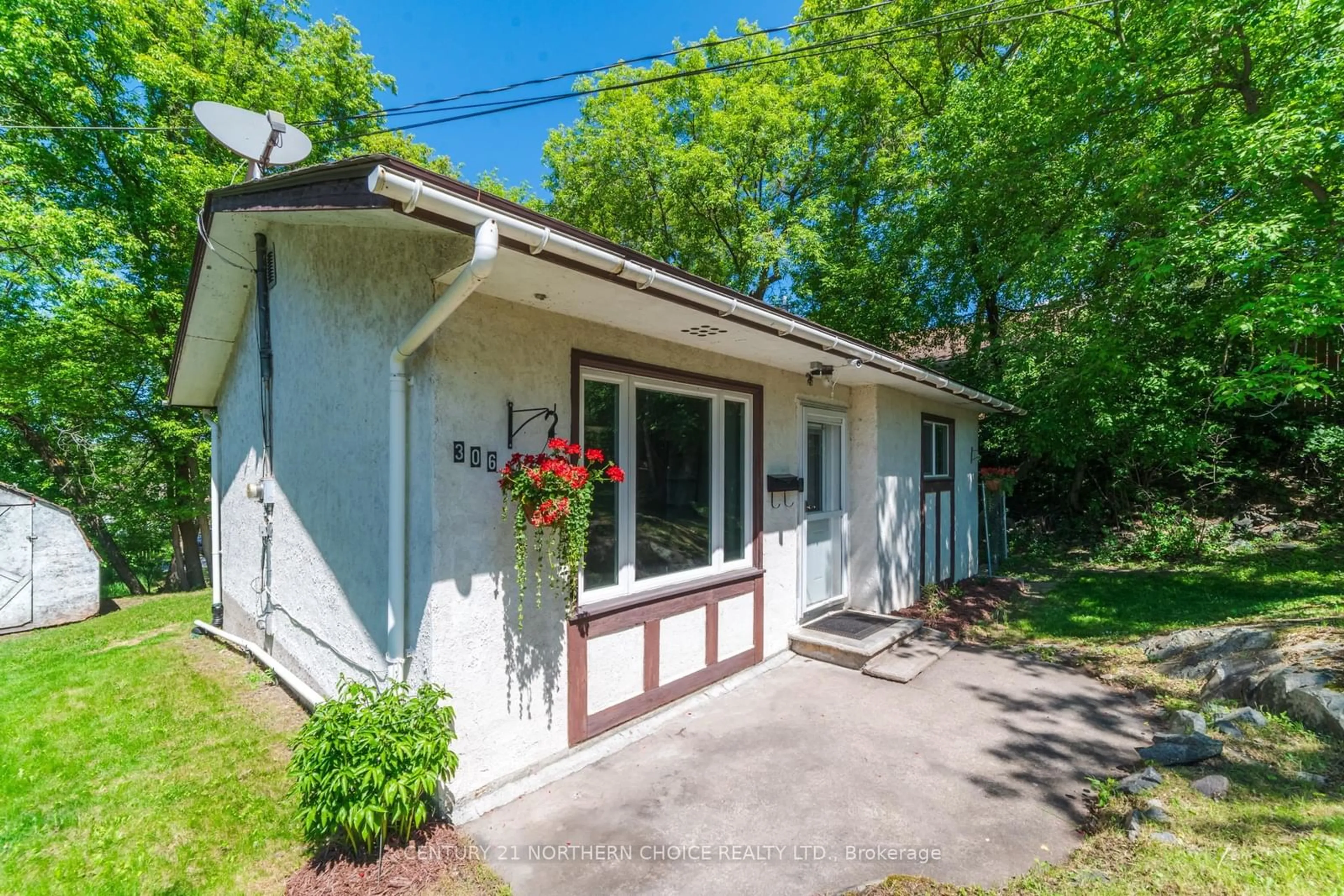 Unknown for 306 Fourth Street North, Kenora Ontario P9N 2M9