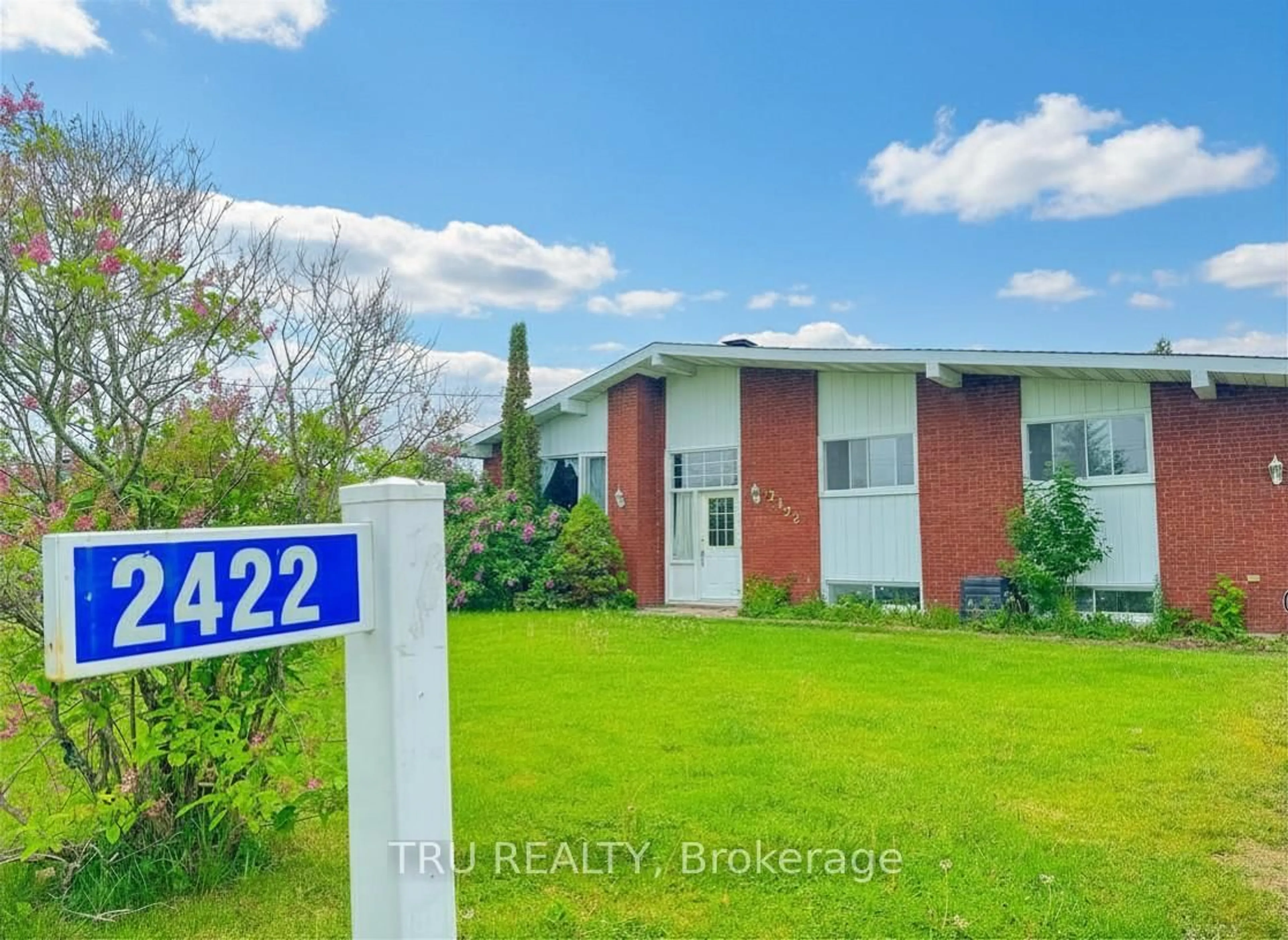 A pic from outside/outdoor area/front of a property/back of a property/a pic from drone, street for 2422 Ouellette Rd, Clarence-Rockland Ontario K0A 3N0