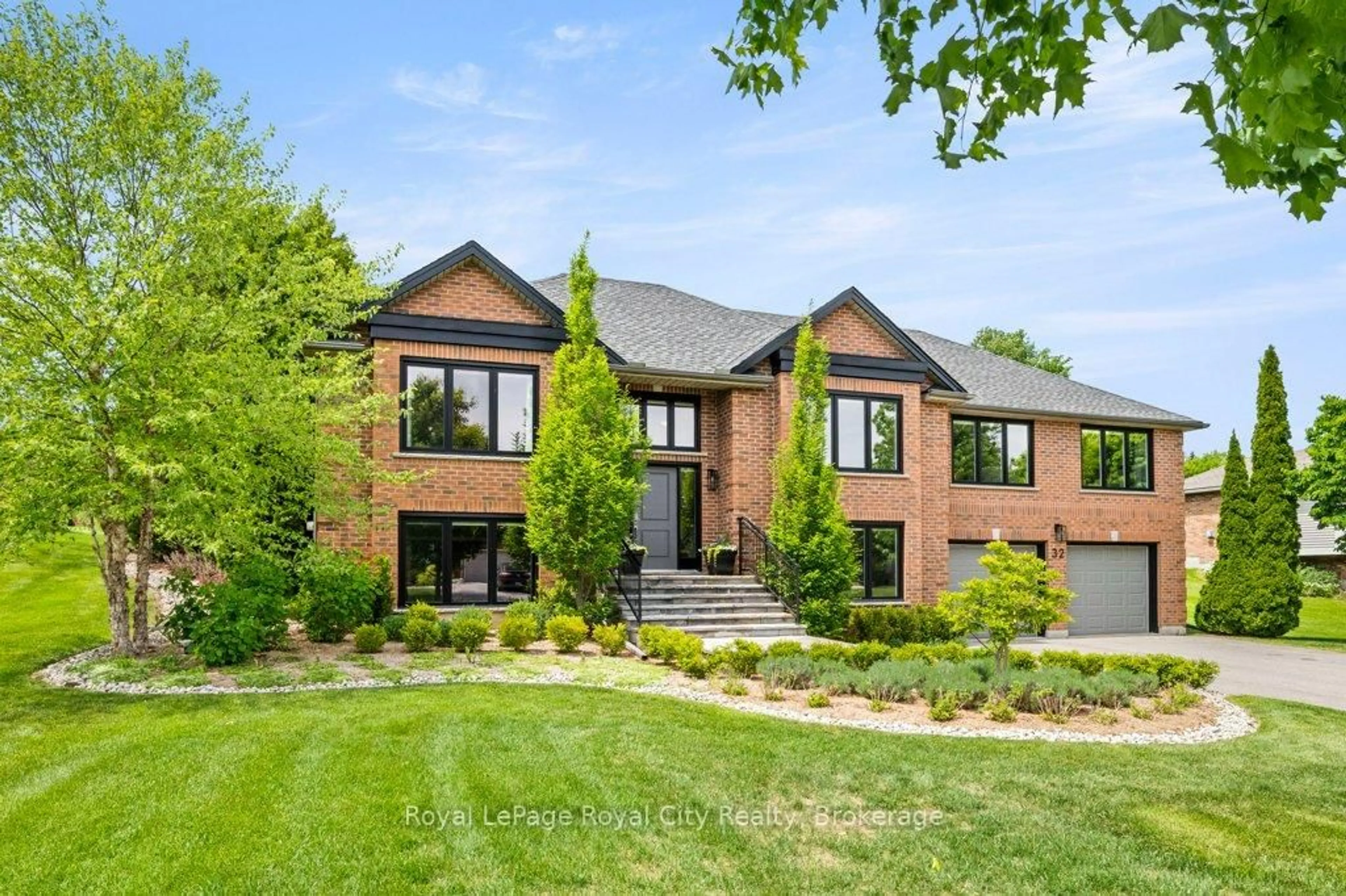 Home with brick exterior material, unknown for 32 Cross Creek Blvd, Guelph/Eramosa Ontario N1H 6J2