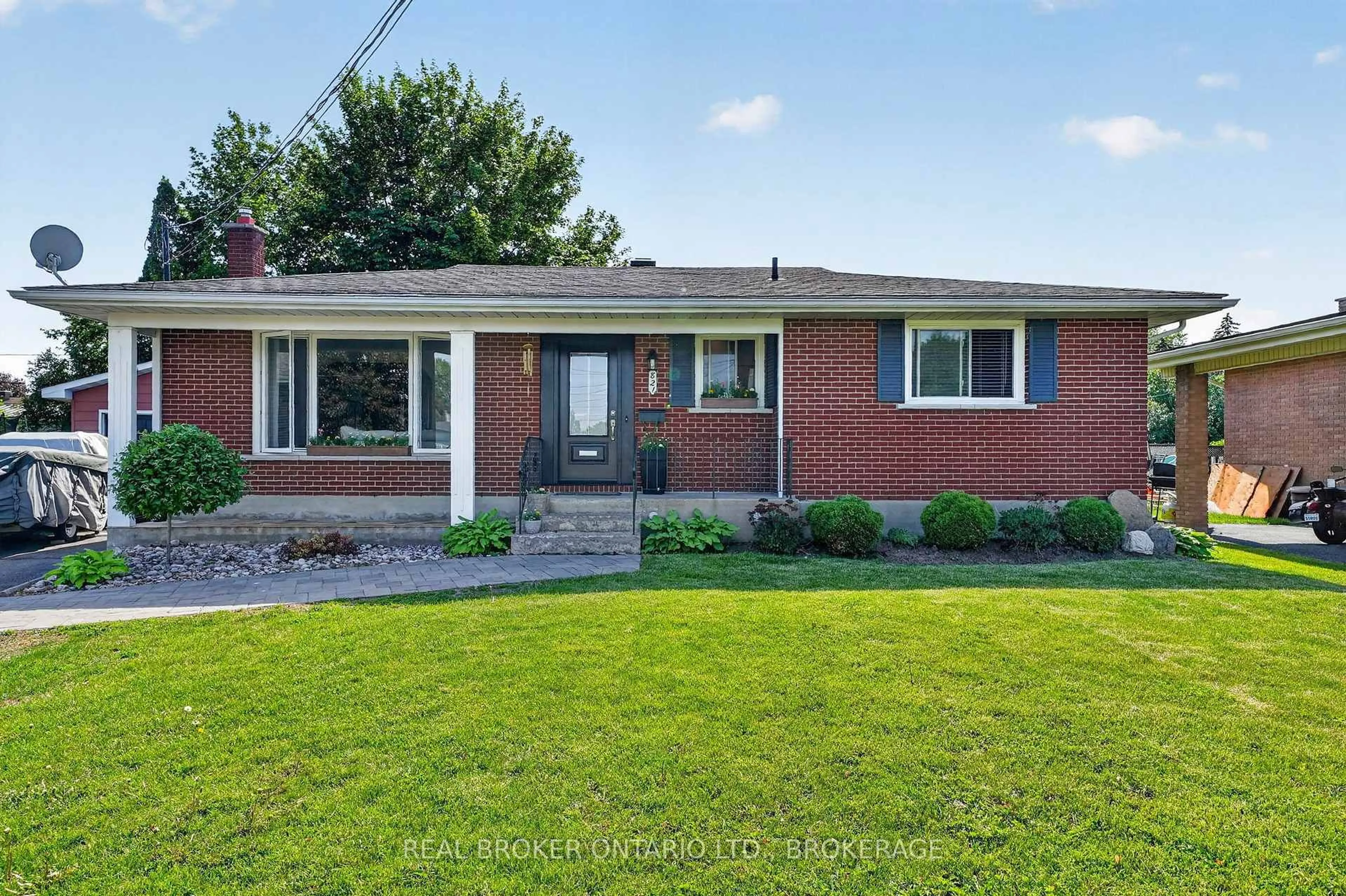 Home with brick exterior material, street for 821 Haldimand Cres, Cornwall Ontario K6H 5C9